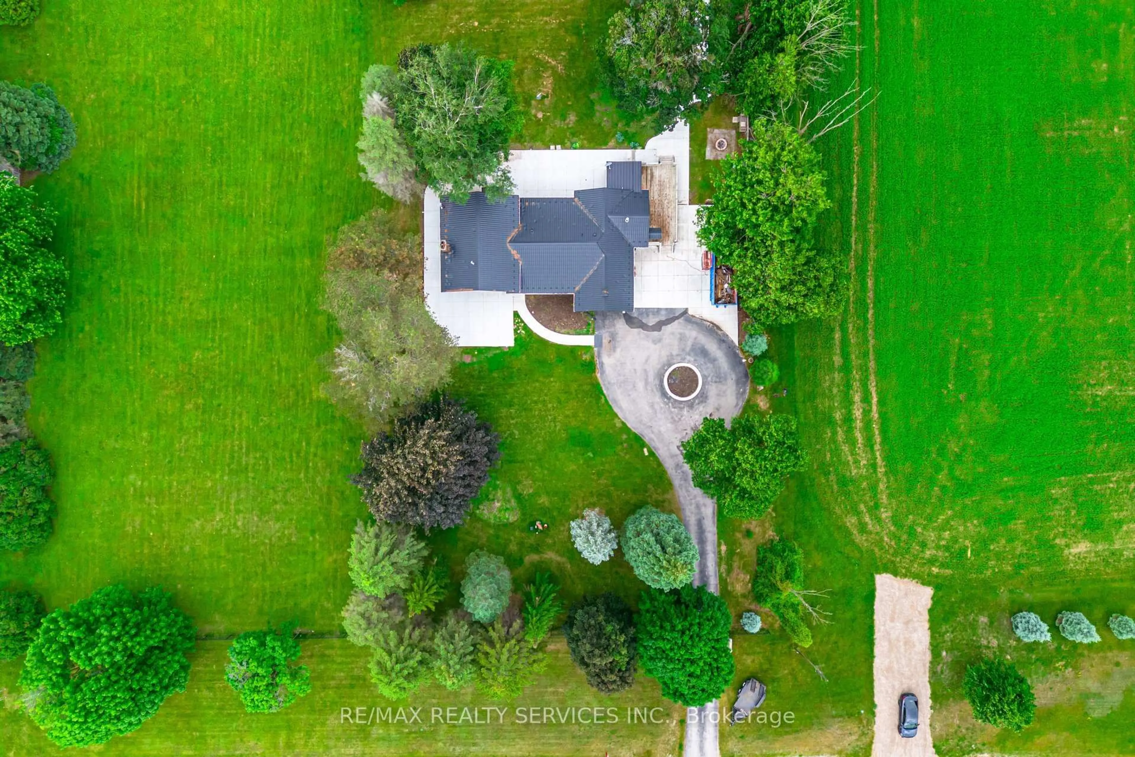 A pic from outside/outdoor area/front of a property/back of a property/a pic from drone, street for 5587 Wellington Rd 86, Rd, Guelph/Eramosa Ontario N0B 1B0