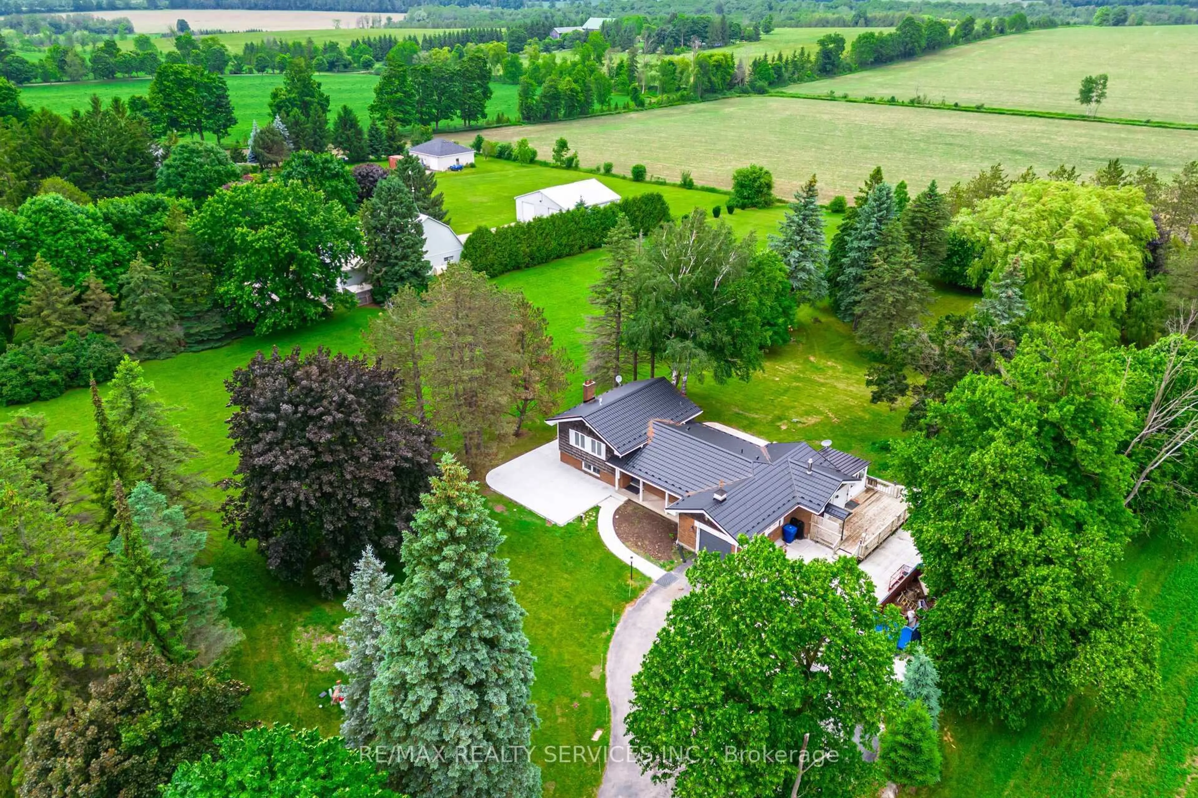 A pic from outside/outdoor area/front of a property/back of a property/a pic from drone, street for 5587 Wellington Rd 86, Rd, Guelph/Eramosa Ontario N0B 1B0