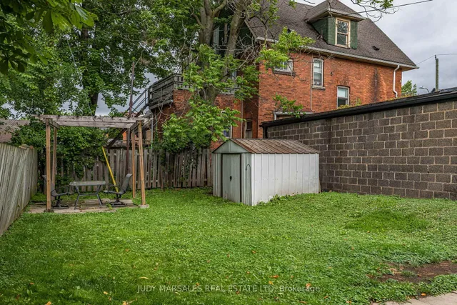 Primary image of 32 Pearl St