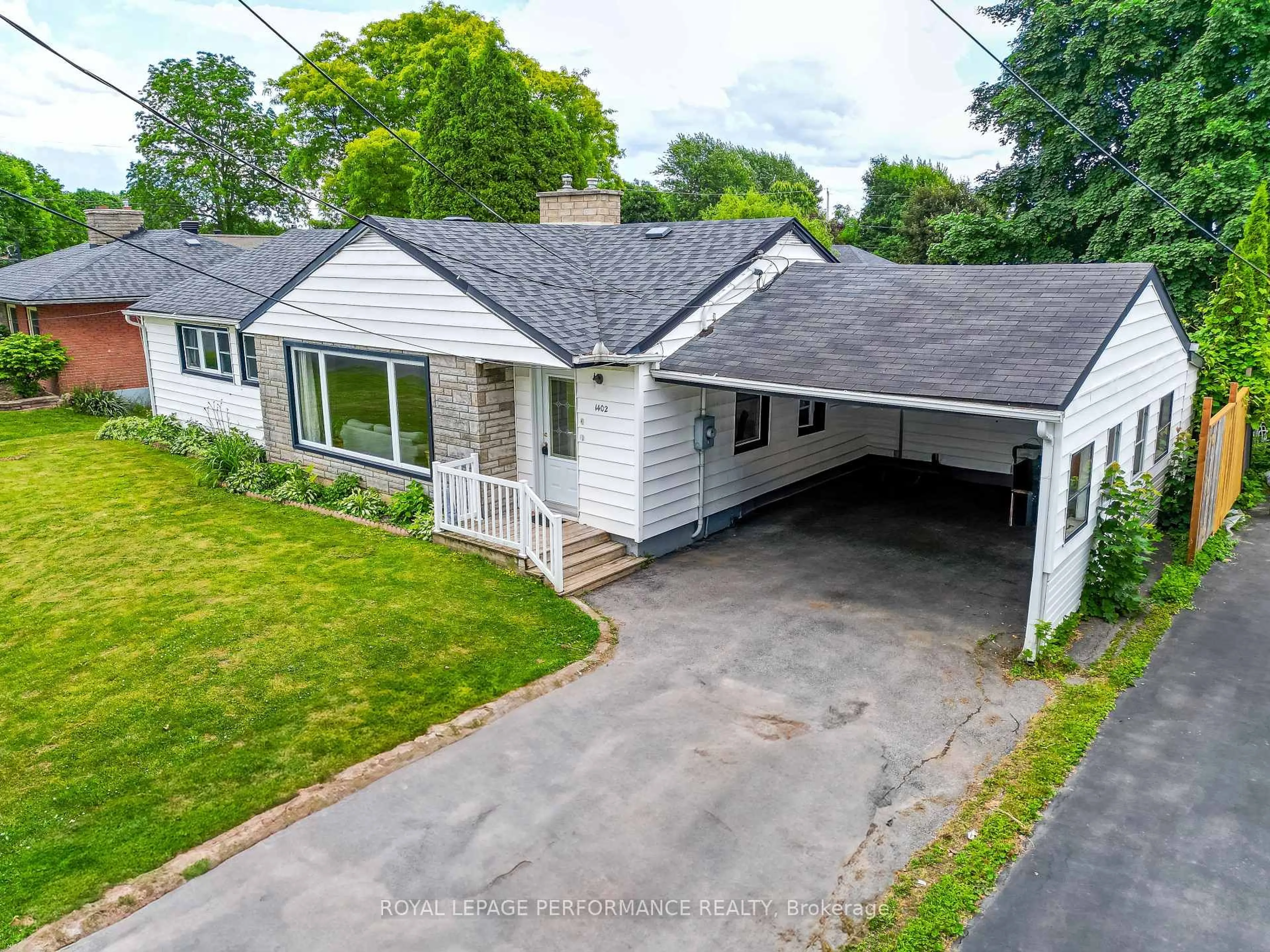 A pic from outside/outdoor area/front of a property/back of a property/a pic from drone, street for 1402 Dover Rd, Cornwall Ontario K6J 1V5