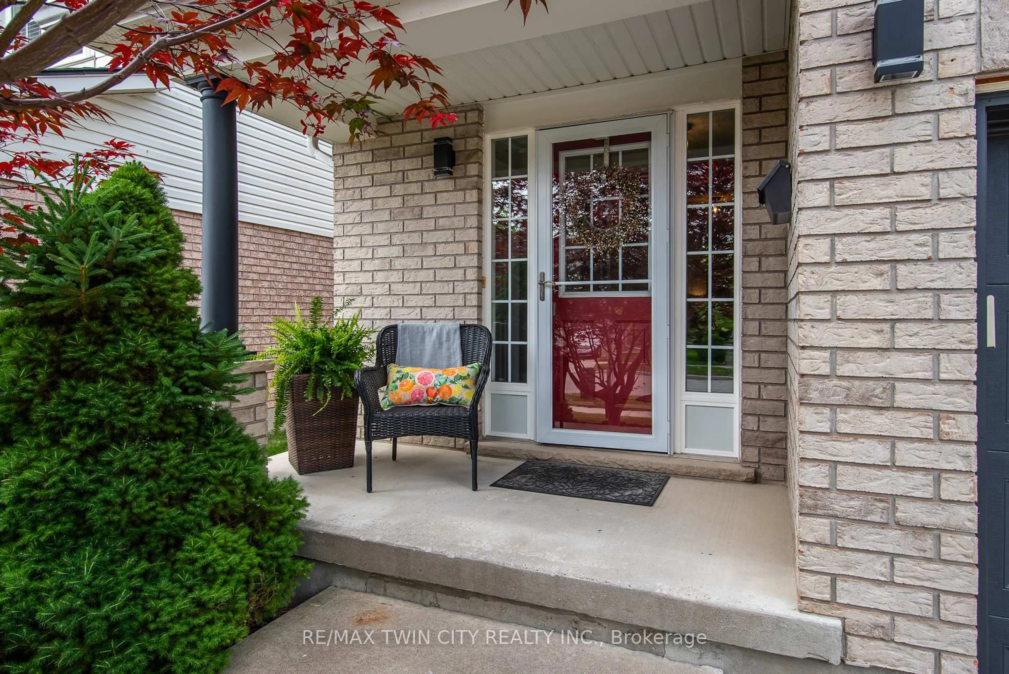 Indoor entryway for 55 Isabella St, Kitchener Ontario N2E 4J8