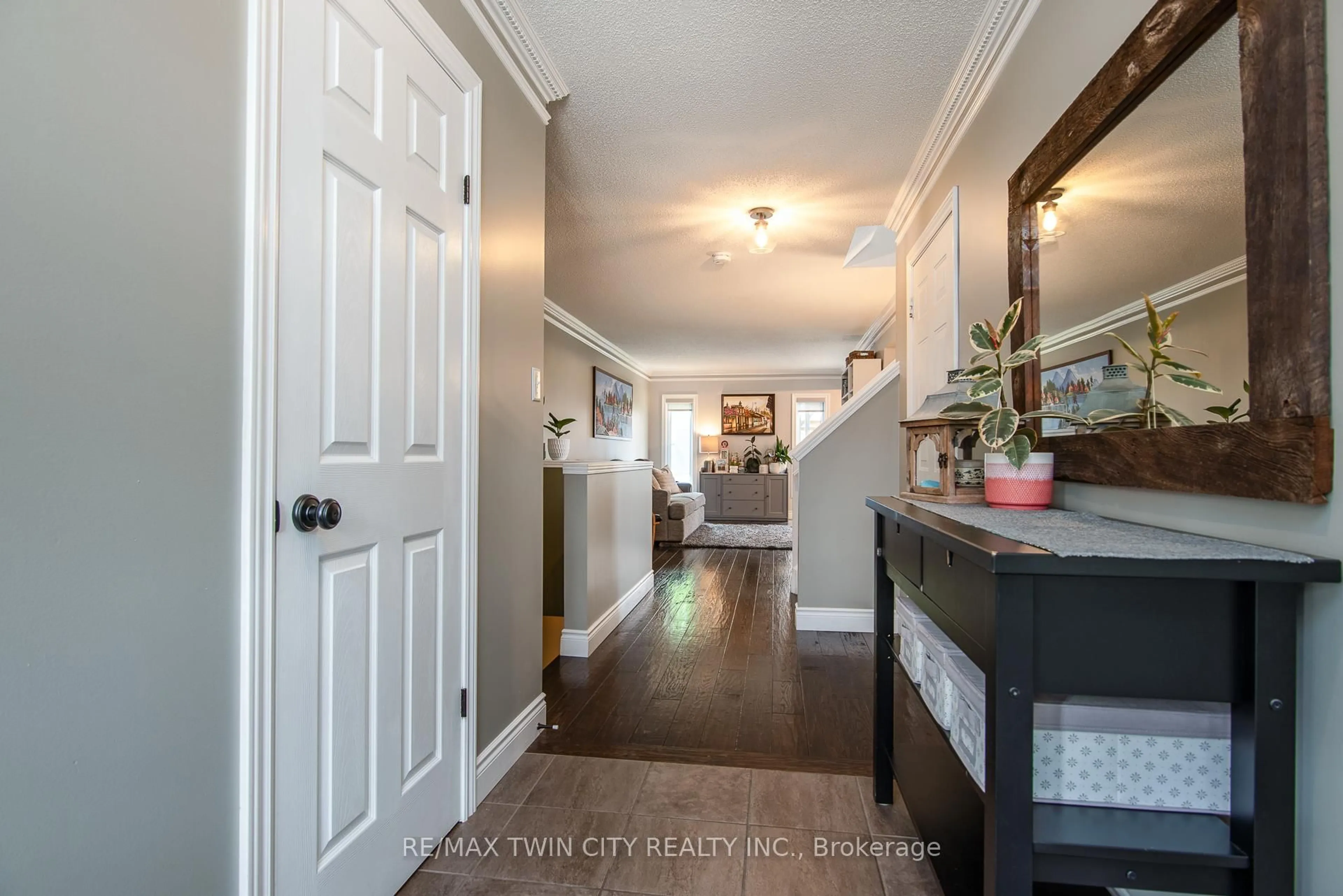 Indoor entryway for 55 Isabella St, Kitchener Ontario N2E 4J8