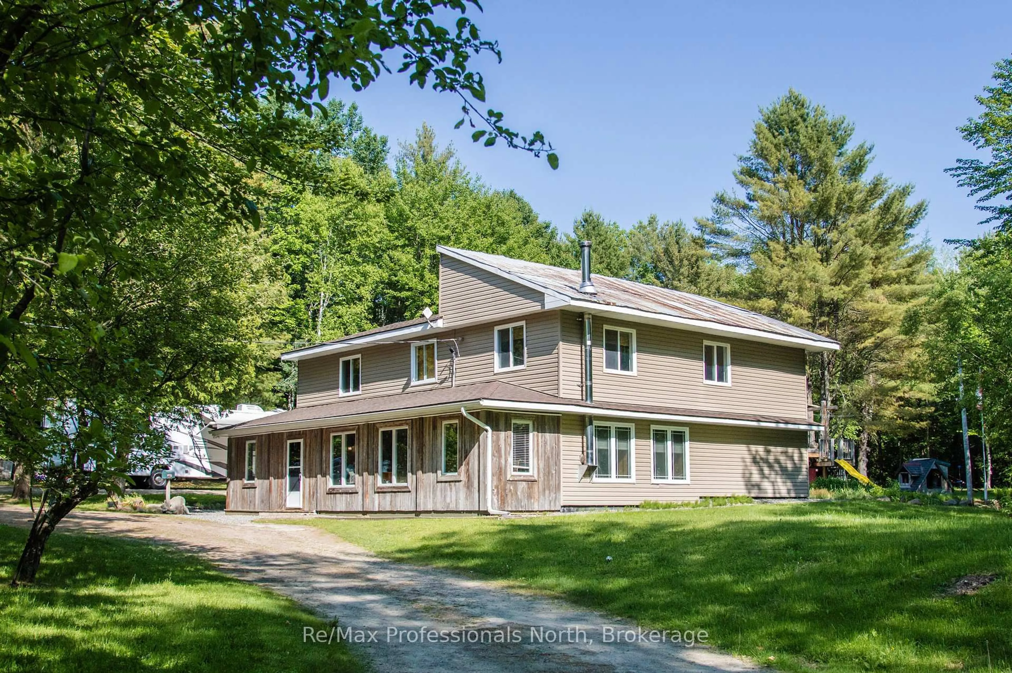Home with vinyl exterior material, unknown for 1397 Old Parry Sound Rd, Muskoka Lakes Ontario P0B 1M0