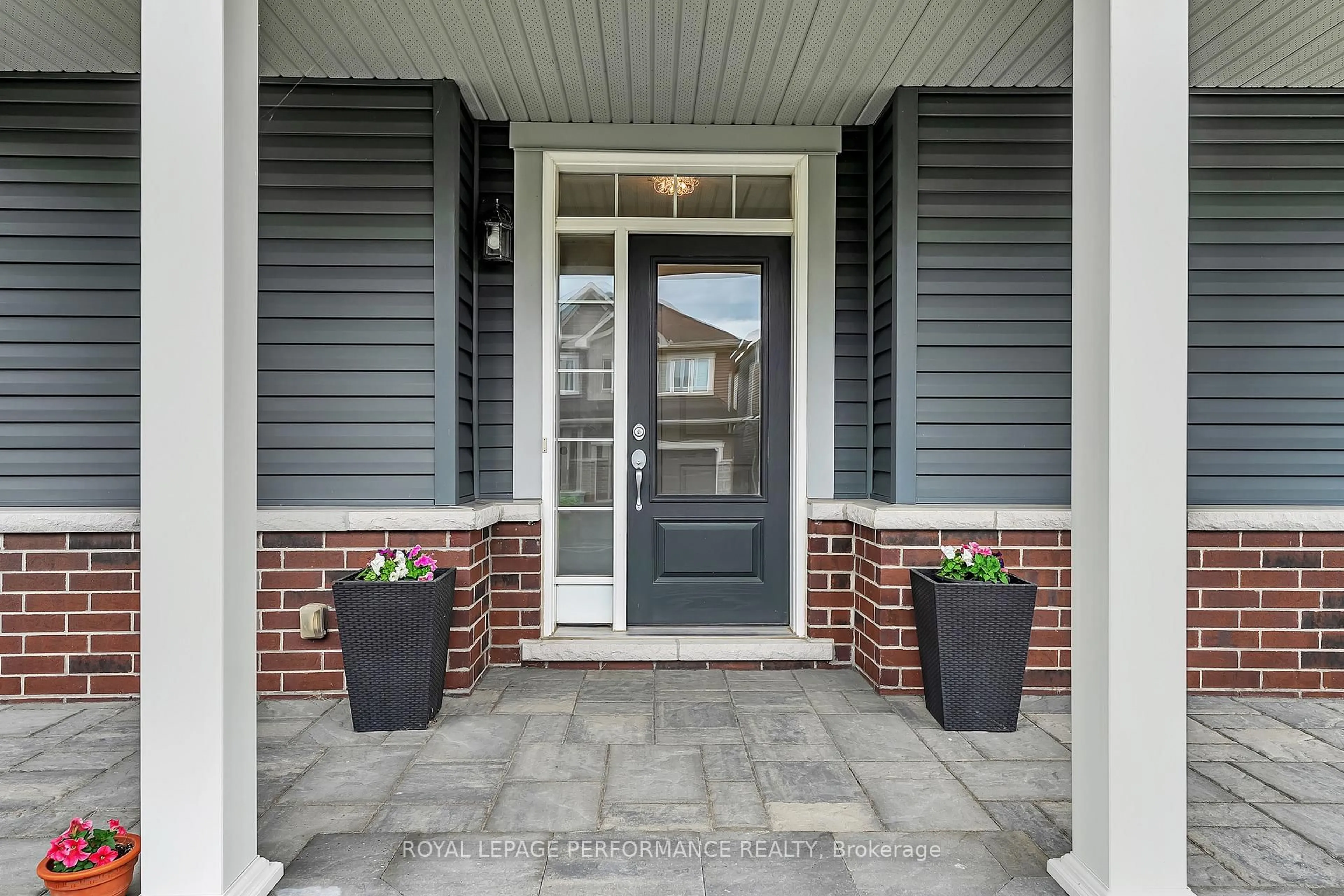 Indoor entryway for 344 Hepatica Way, Ottawa Ontario K4A 0Z1