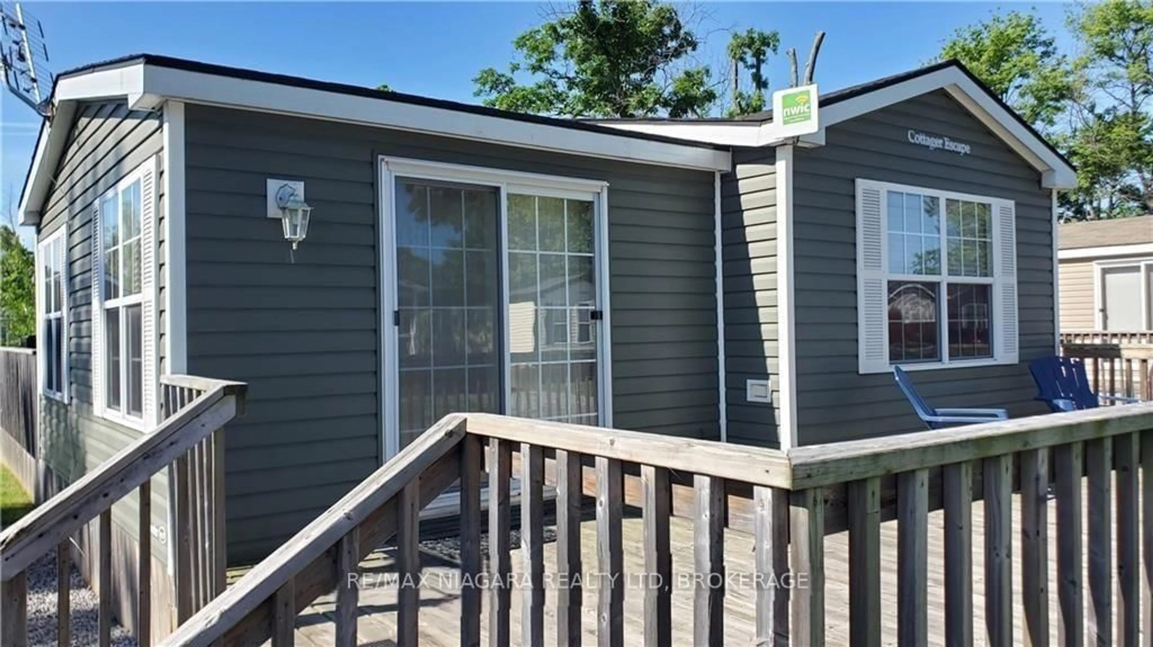 Home with vinyl exterior material, street for 1501 Line 8 Rd #357, Niagara-on-the-Lake Ontario L0S 1J0