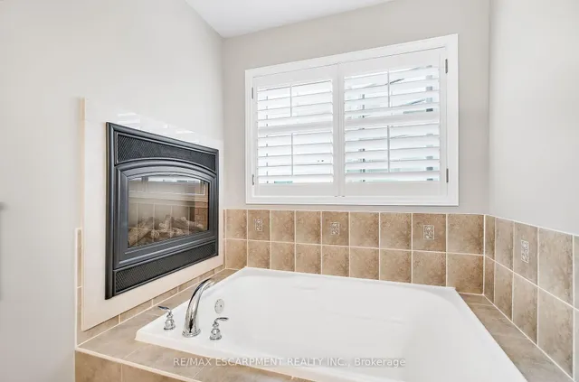 Additional property image - 71 CATHEDRAL Crt