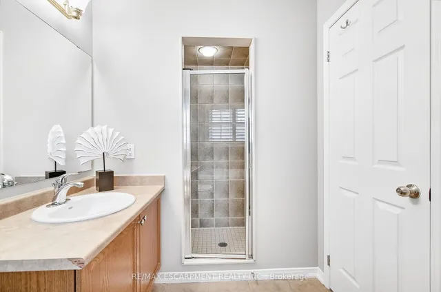 Additional property image - 71 CATHEDRAL Crt