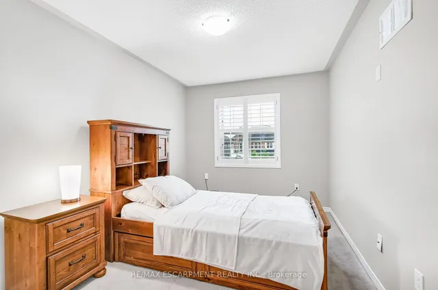 Additional property image - 71 CATHEDRAL Crt
