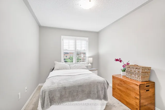 Additional property image - 71 CATHEDRAL Crt