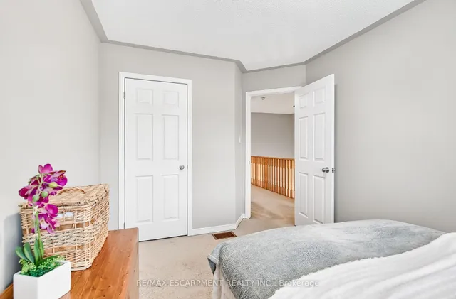 Additional property image - 71 CATHEDRAL Crt