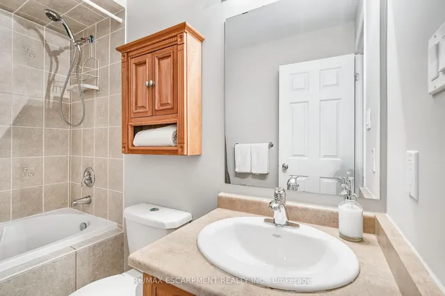 Additional property image - 71 CATHEDRAL Crt