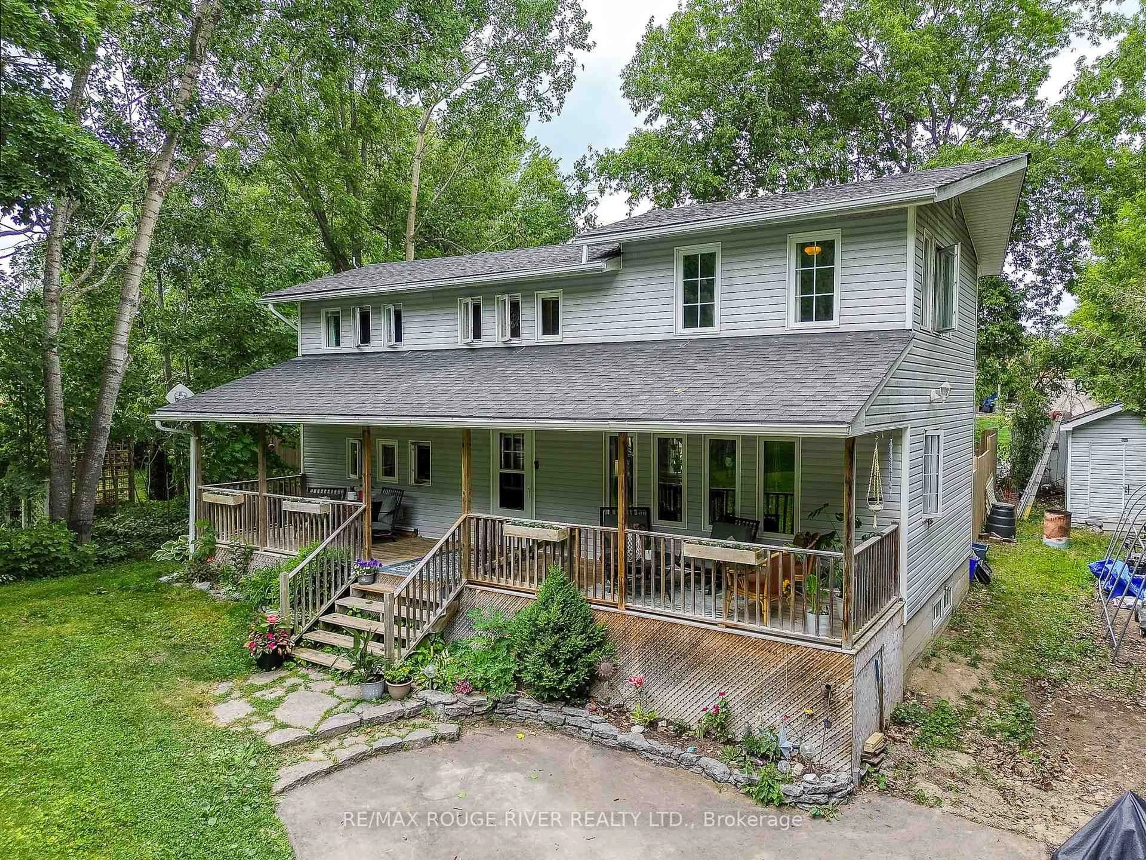 A pic from outside/outdoor area/front of a property/back of a property/a pic from drone, unknown for 7134 Poplar Dr, Hamilton Township Ontario K0L 1E0