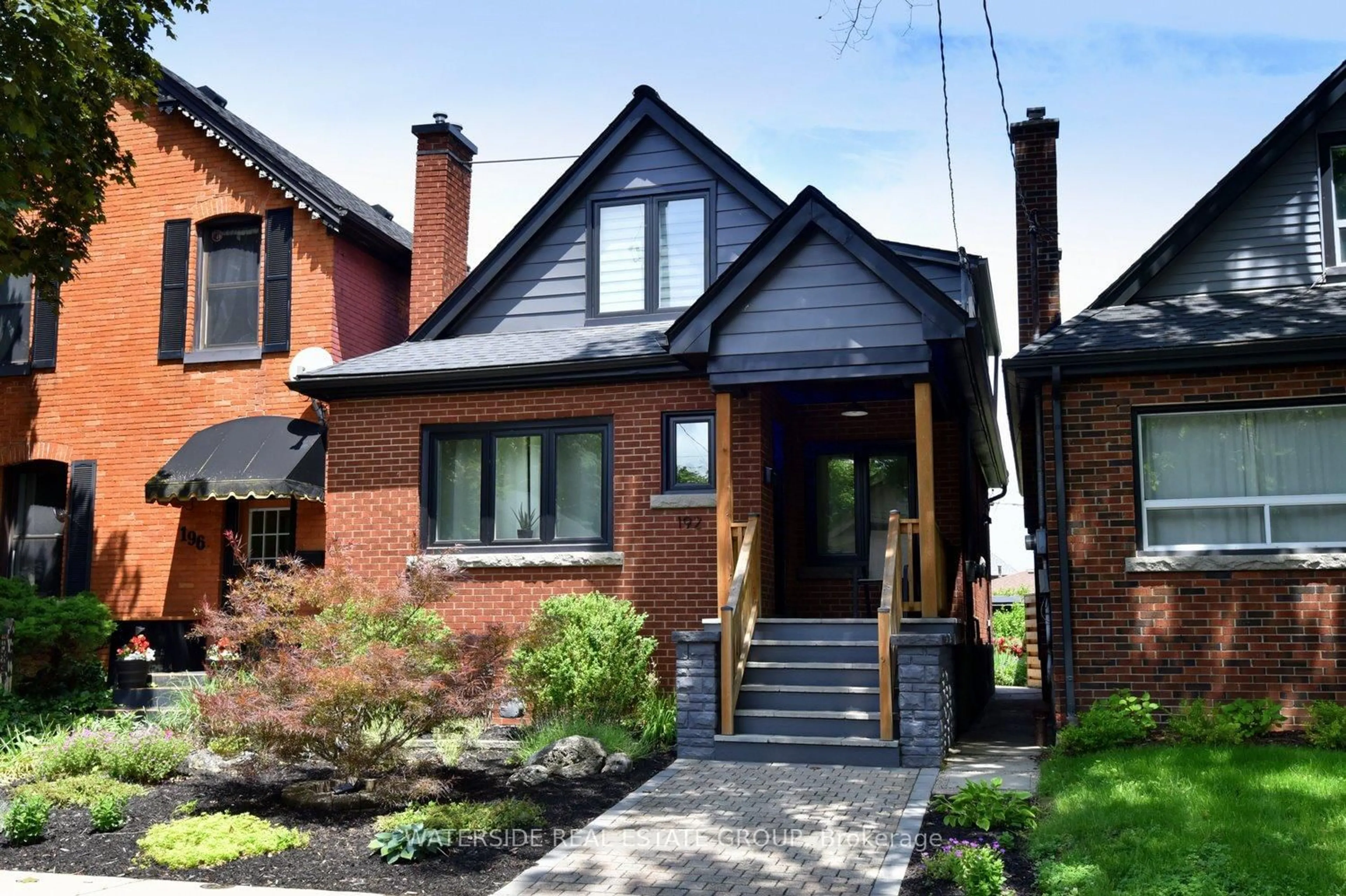 Home with brick exterior material, street for 192 Homewood Ave, Hamilton Ontario L8P 2M5