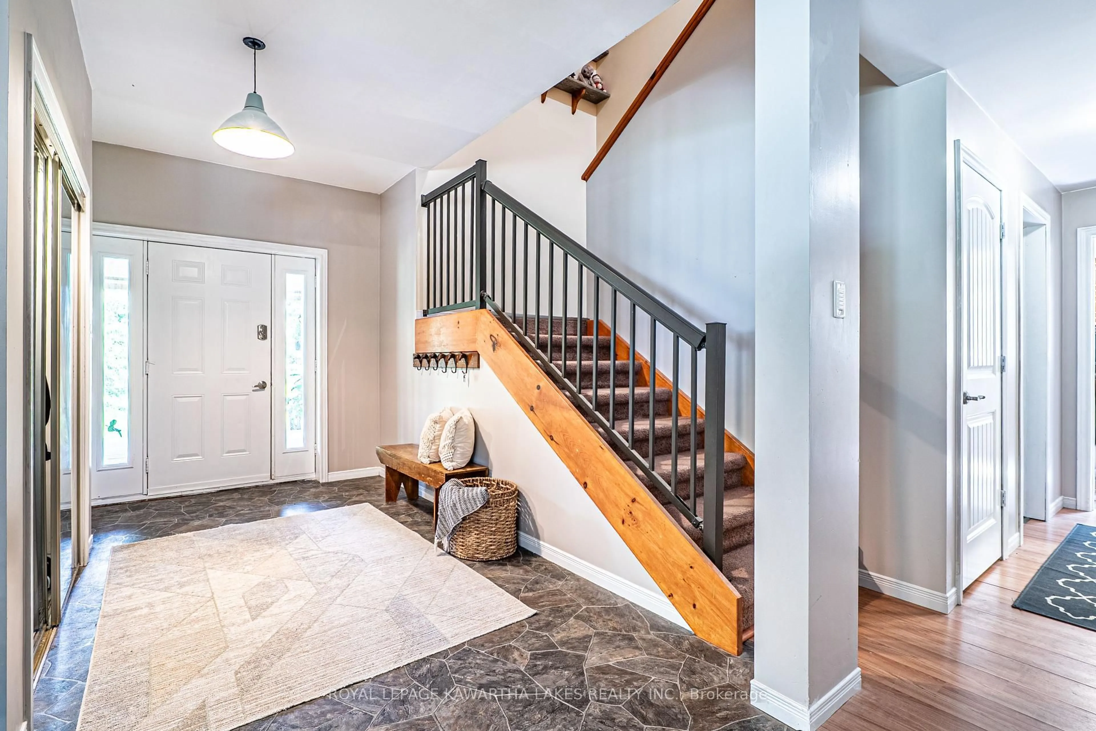 Indoor entryway for 1752 Highway 35, Kawartha Lakes Ontario L0B 1K0