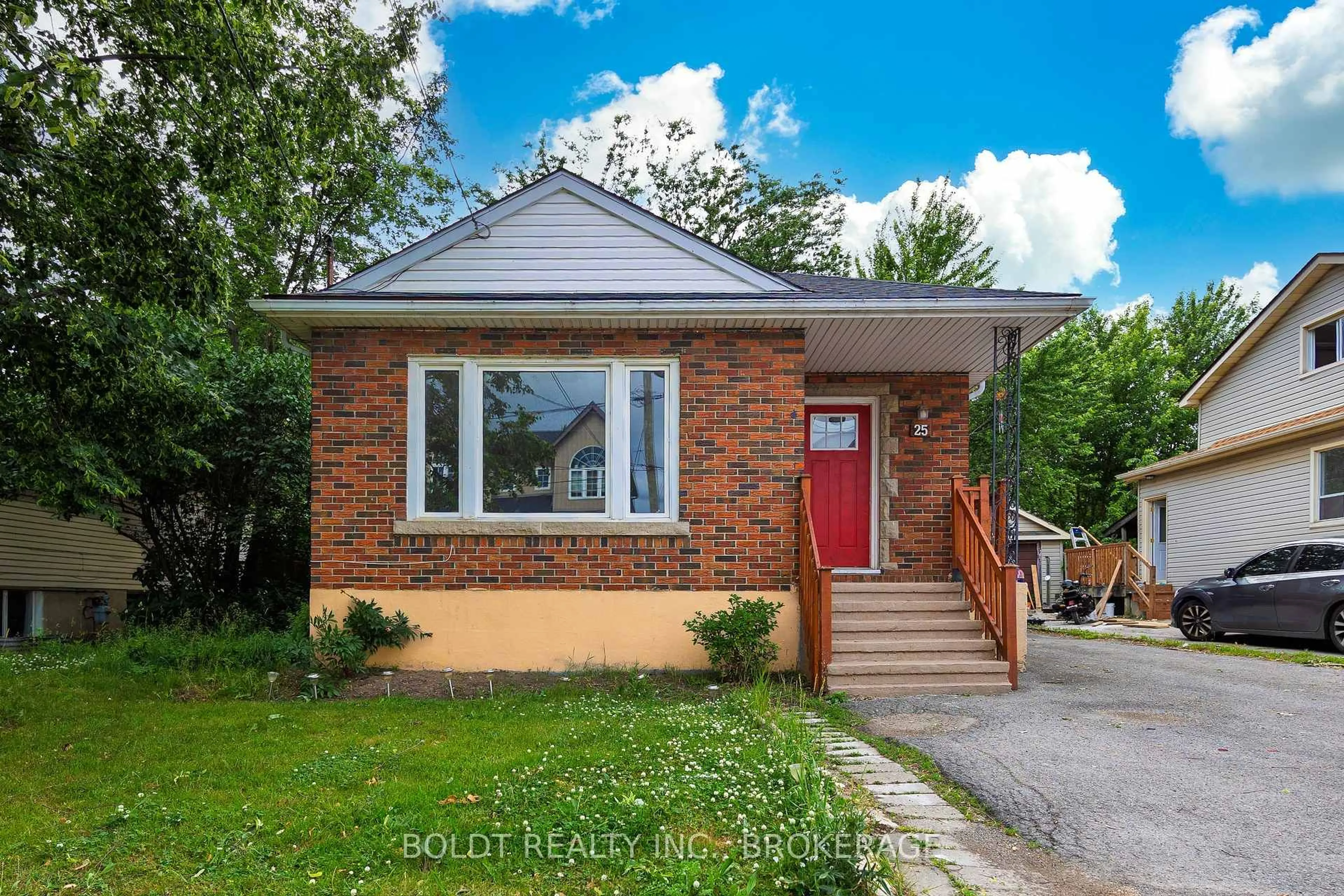 Home with brick exterior material, street for 25 King St, Thorold Ontario L2V 3T6