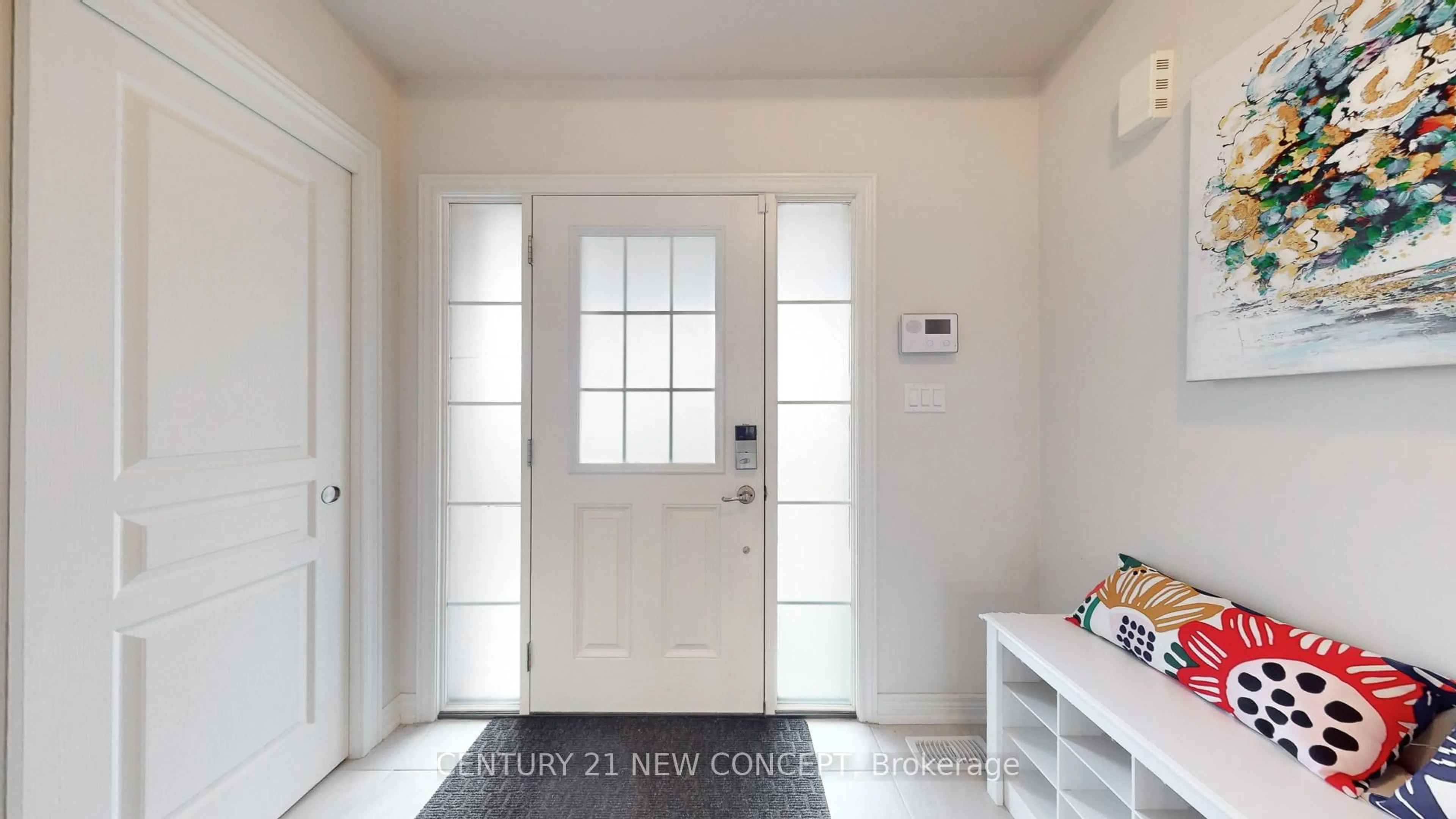 Indoor entryway for 7552 Lionshead Ave, Niagara Falls Ontario L2G 0A7