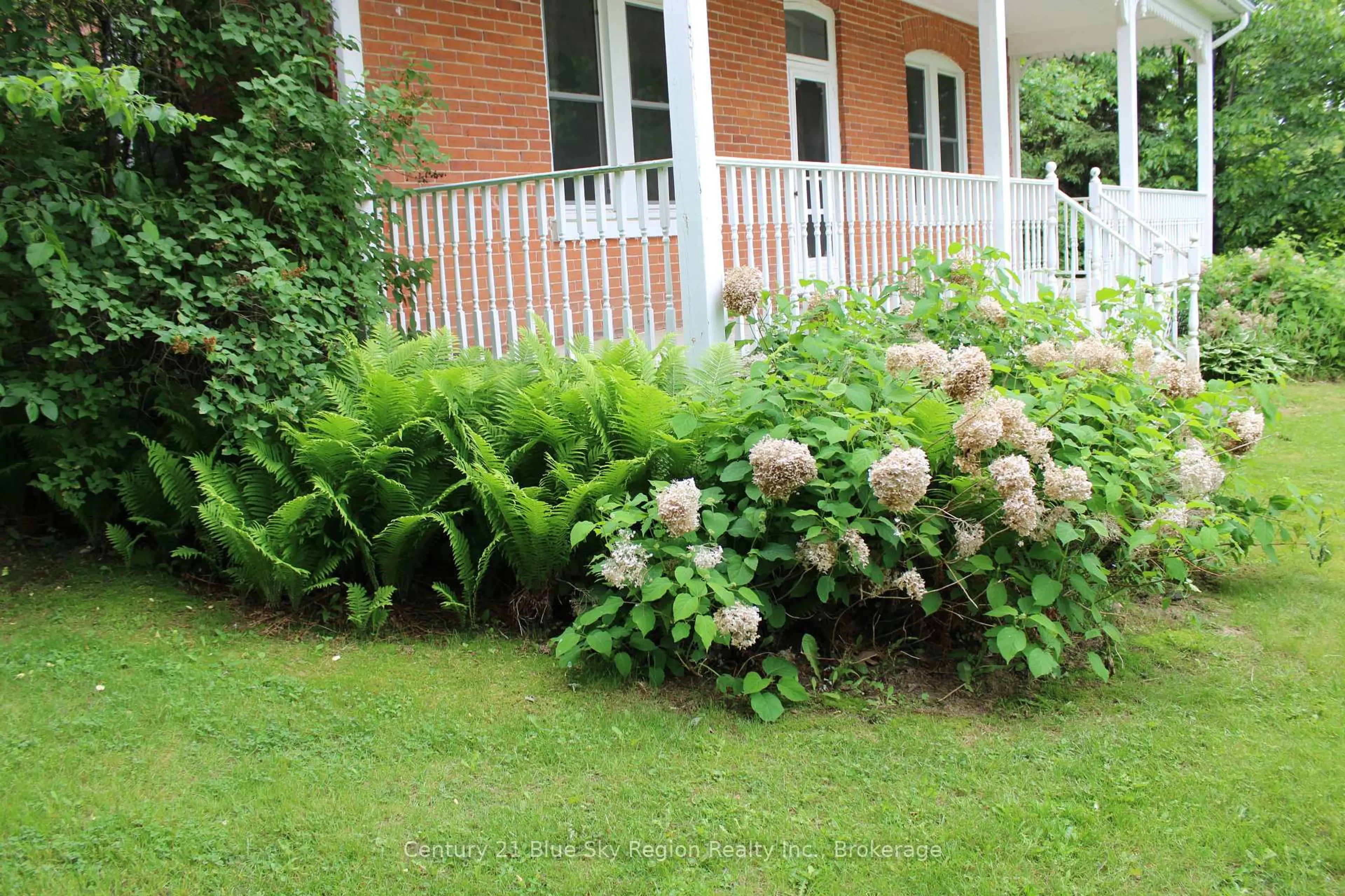 Patio, street for 9 Fair View Lane, Powassan Ontario P0H 1Z0