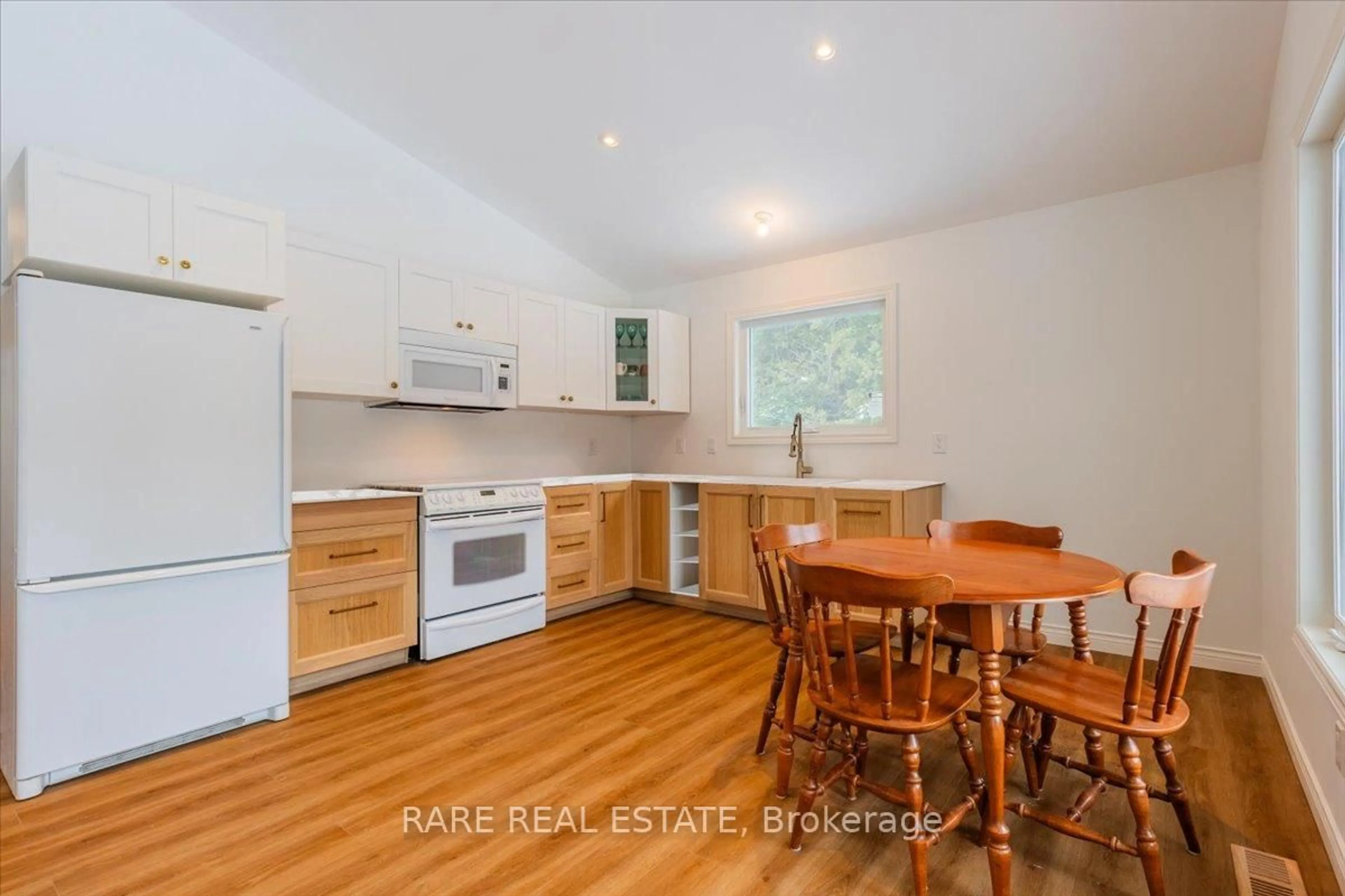 Standard kitchen, wood/laminate floor for 6 Pike St, Northern Bruce Peninsula Ontario N0H 1W0