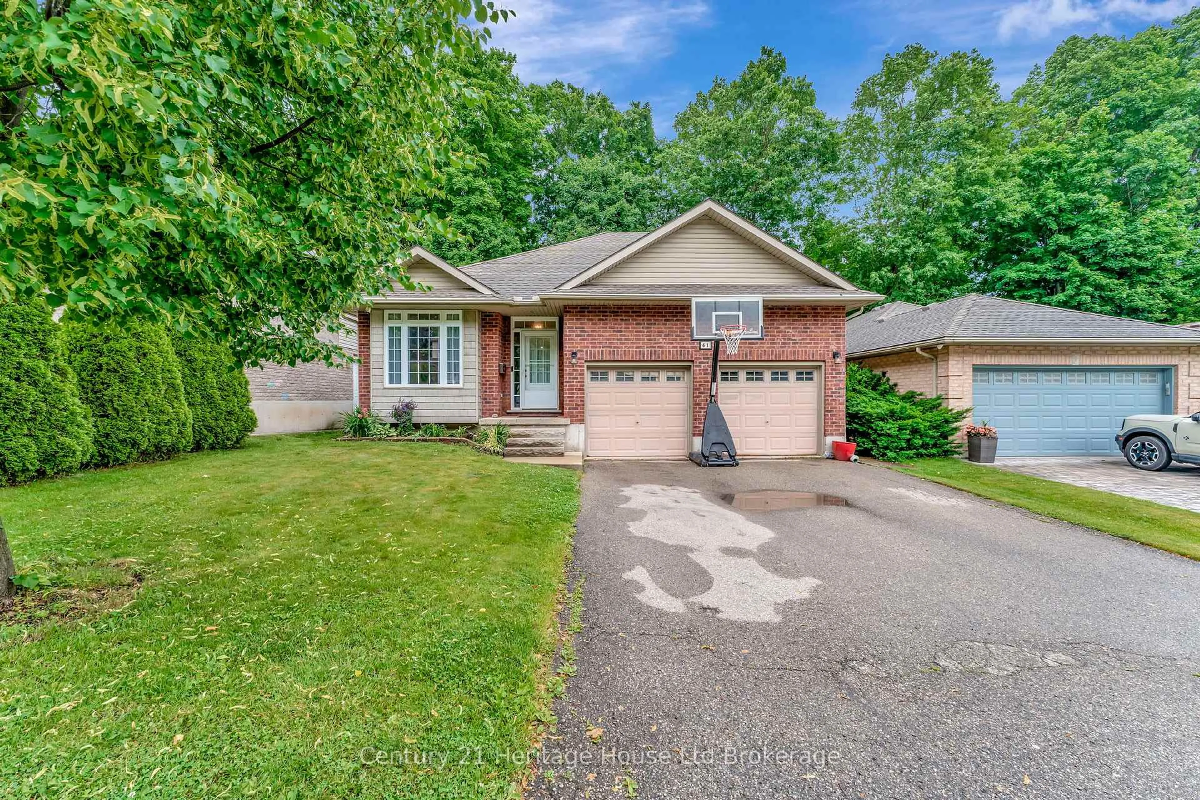 Home with brick exterior material, street for 61 Potters Way, Woodstock Ontario N4S 9A1