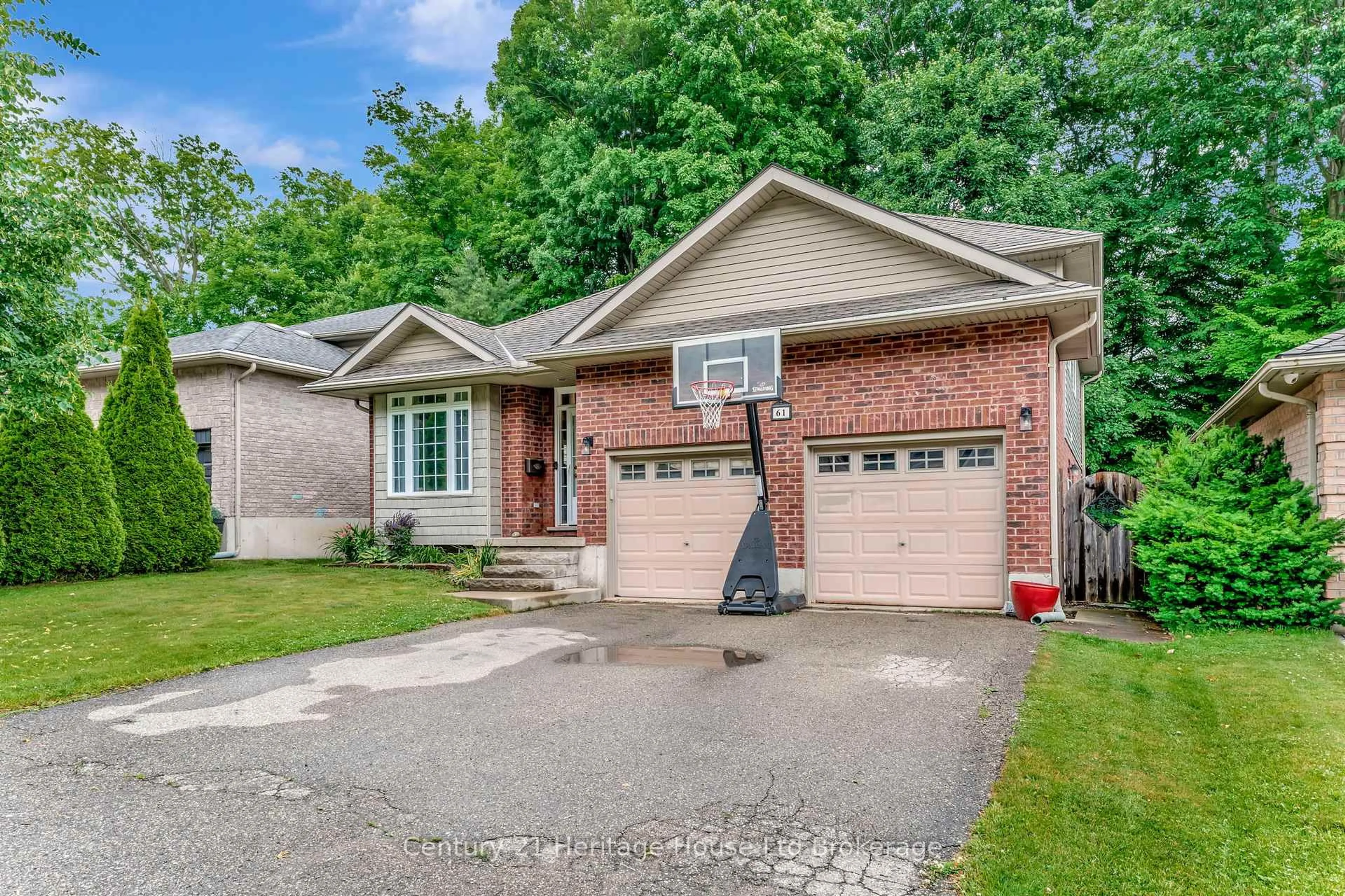 Home with brick exterior material, street for 61 Potters Way, Woodstock Ontario N4S 9A1