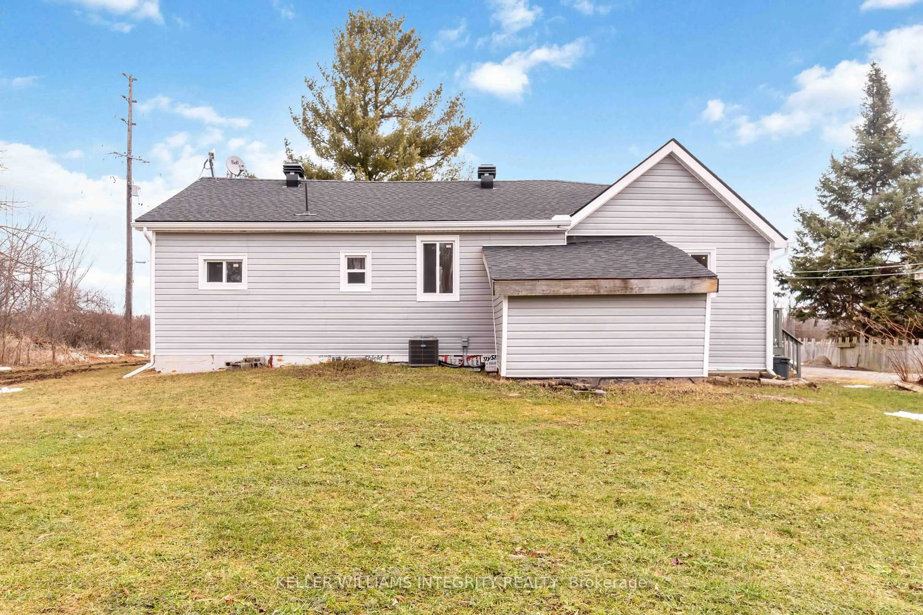 Home with vinyl exterior material, street for 295 Glenview Rd, Smiths Falls Ontario K7A 4S4