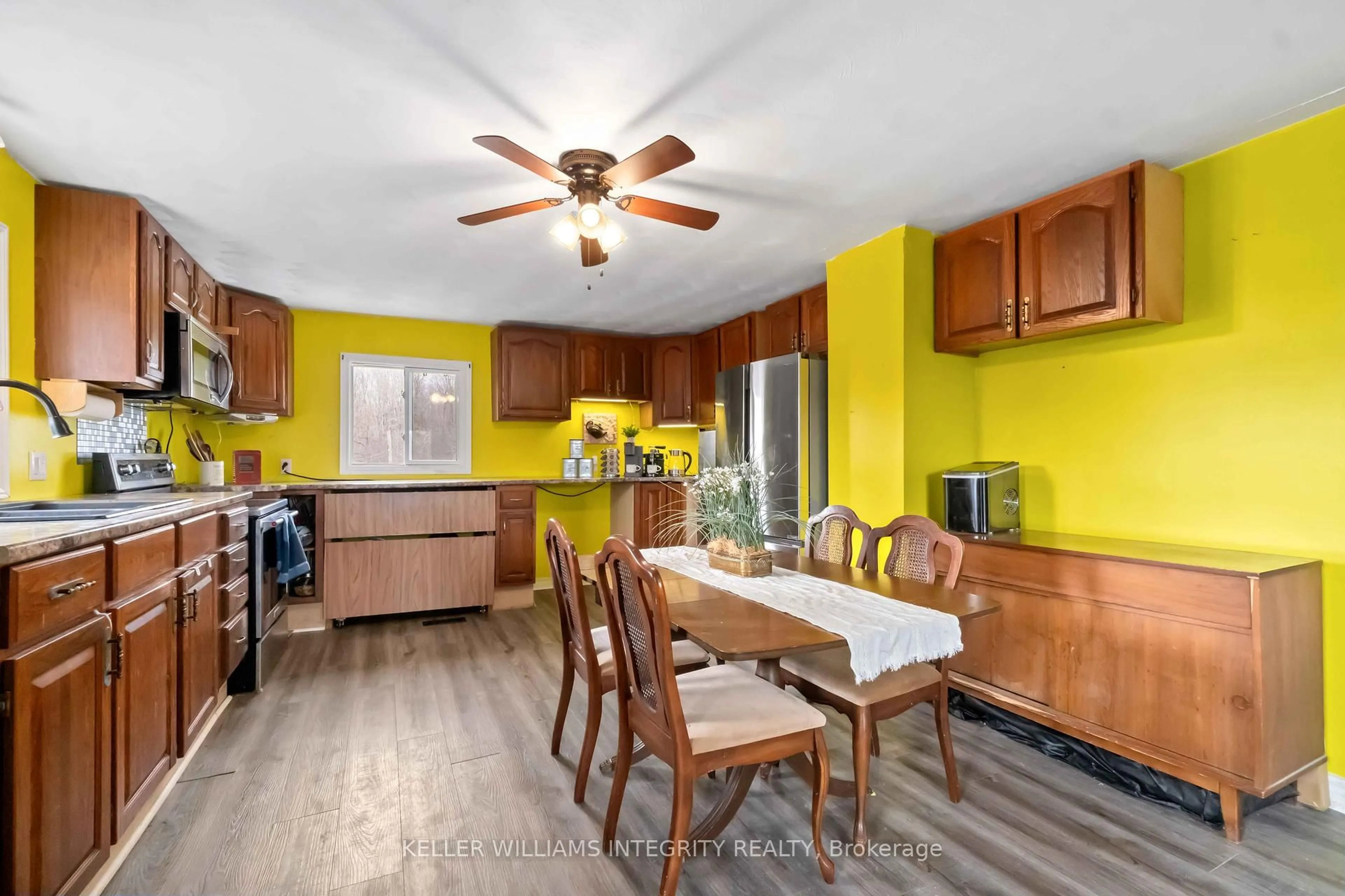 Open concept kitchen, unknown for 295 Glenview Rd, Smiths Falls Ontario K7A 4S4