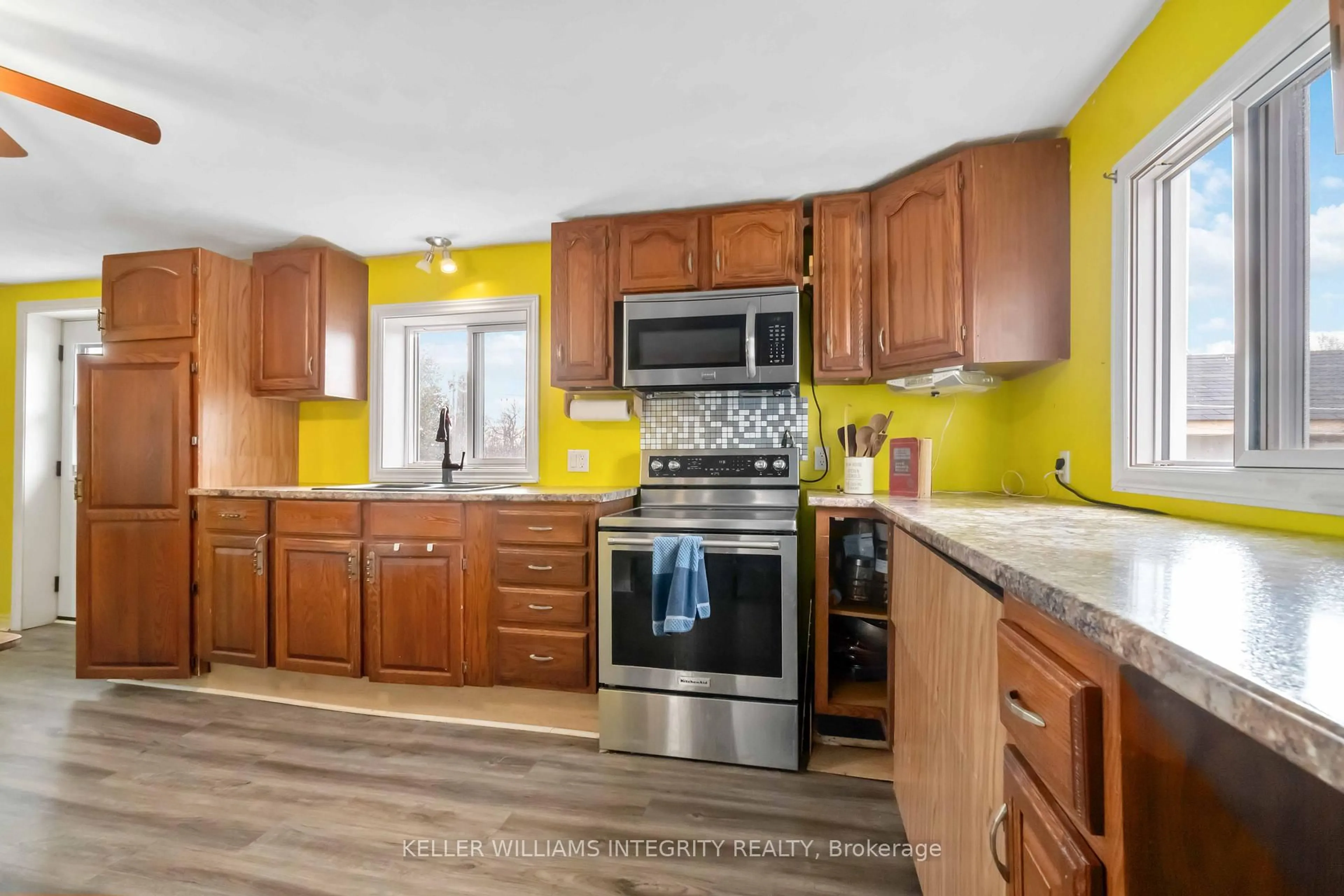 Open concept kitchen, unknown for 295 Glenview Rd, Smiths Falls Ontario K7A 4S4