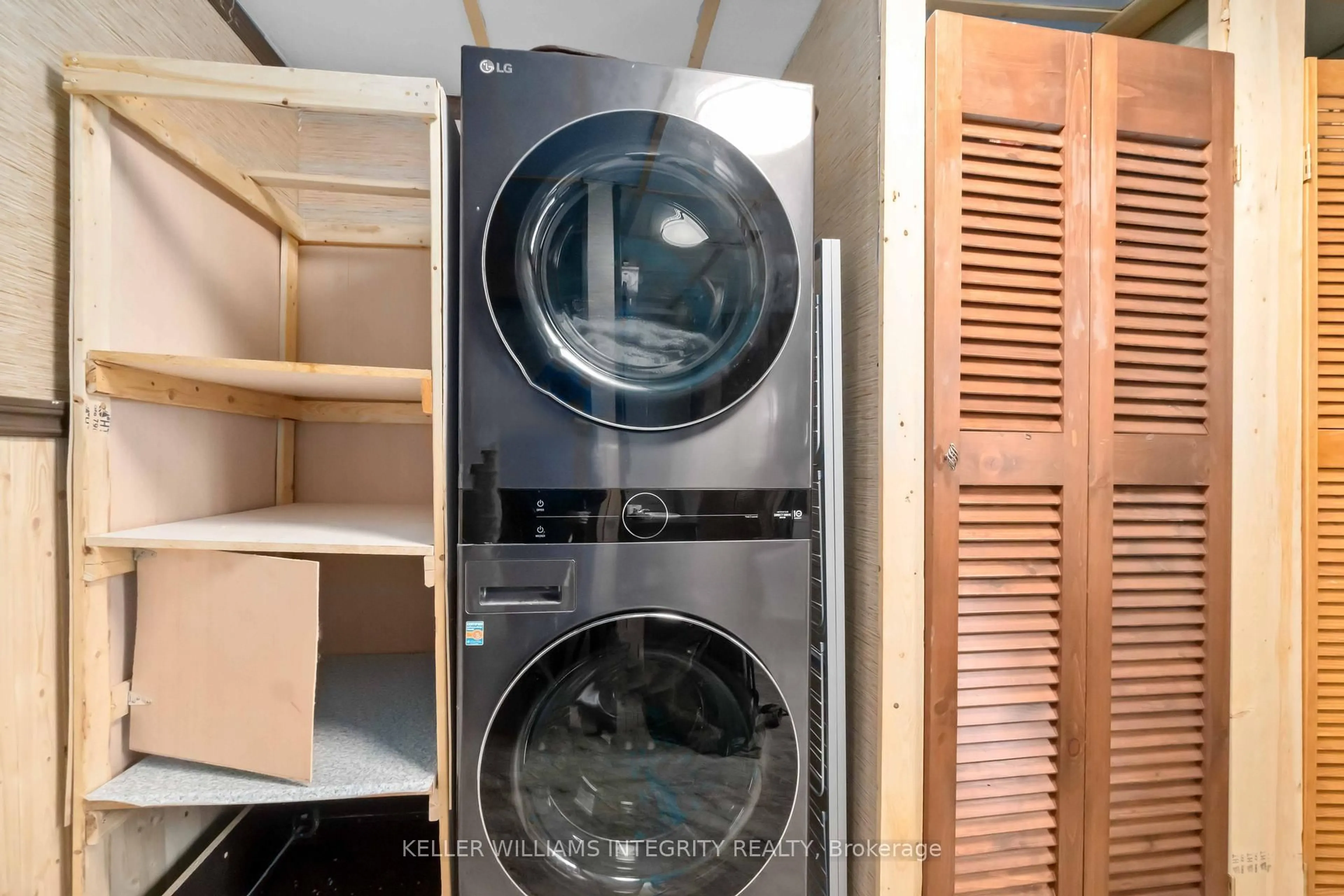 Laundry room for 295 Glenview Rd, Smiths Falls Ontario K7A 4S4