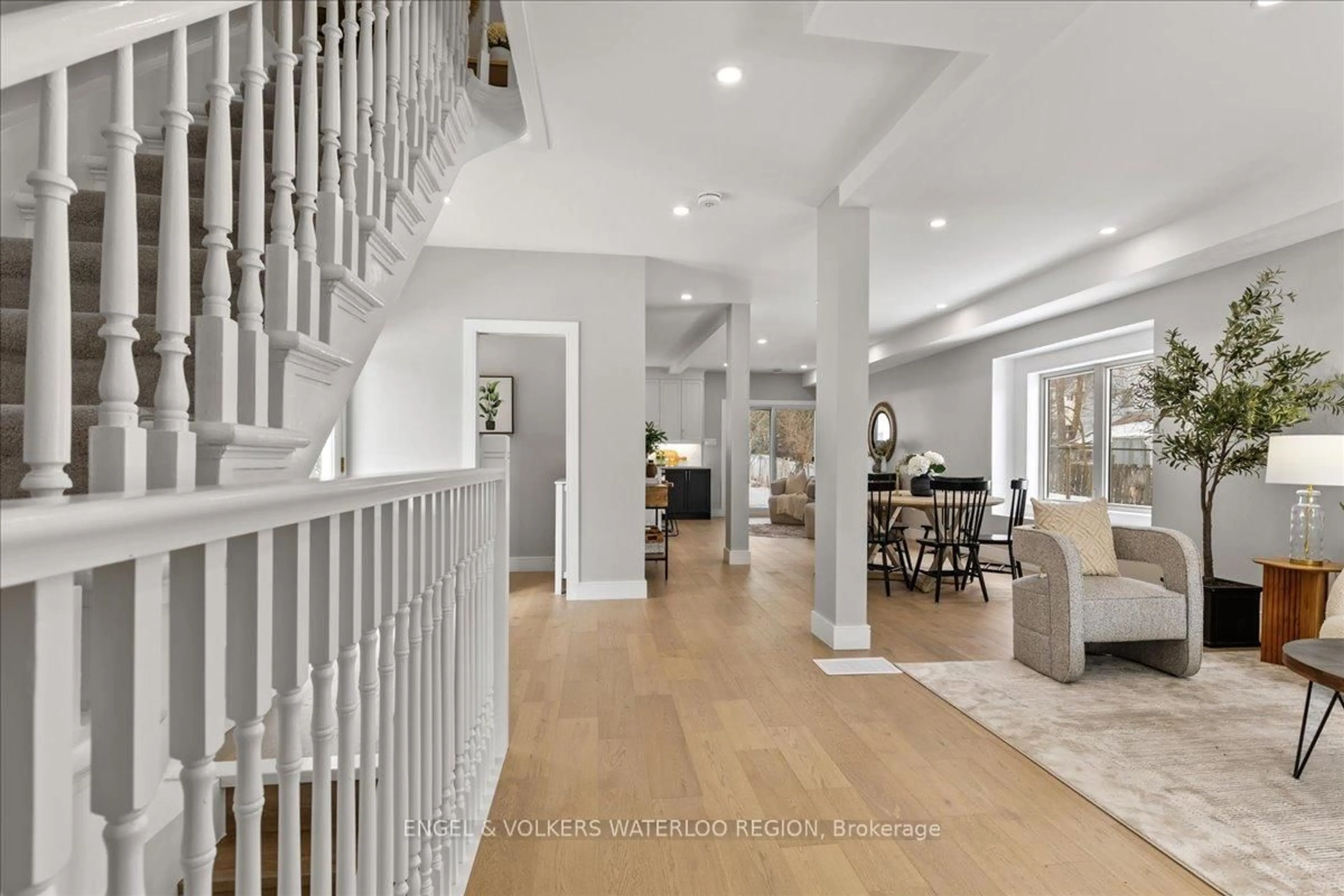 Indoor foyer for 46 Bell St, Ingersoll Ontario N5C 2N6