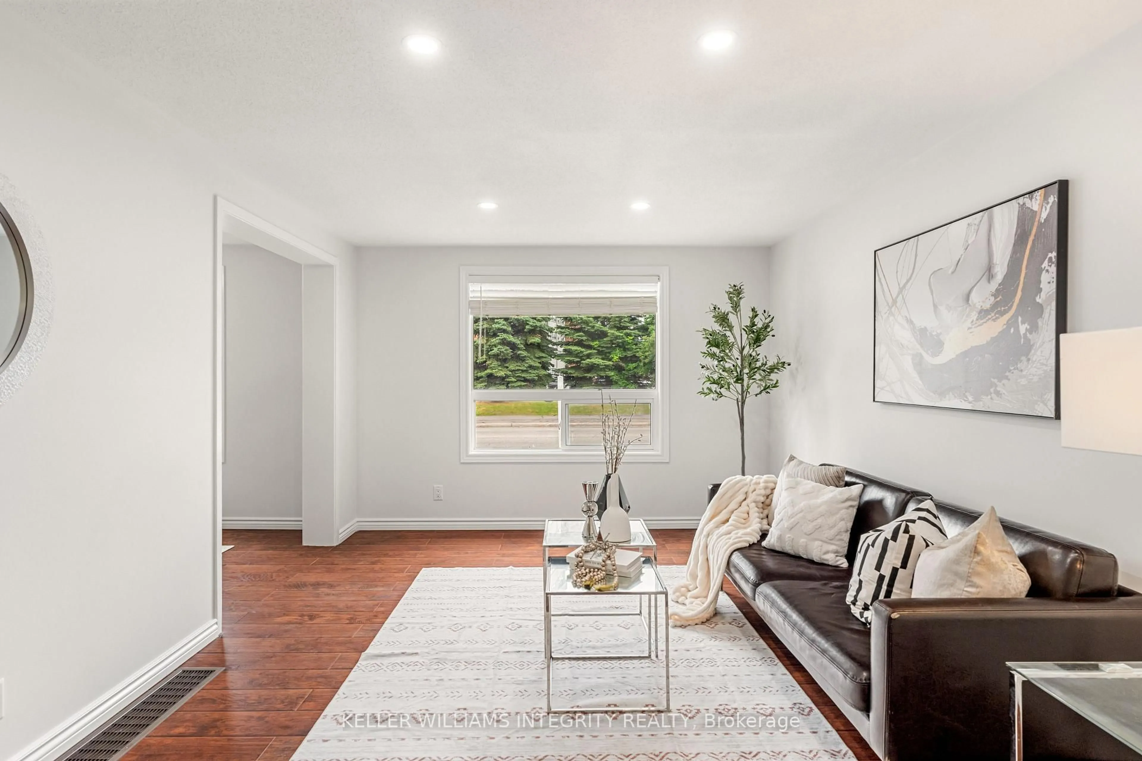 Living room with furniture, unknown for 2451 Southvale Cres, Ottawa Ontario K1B 4H6