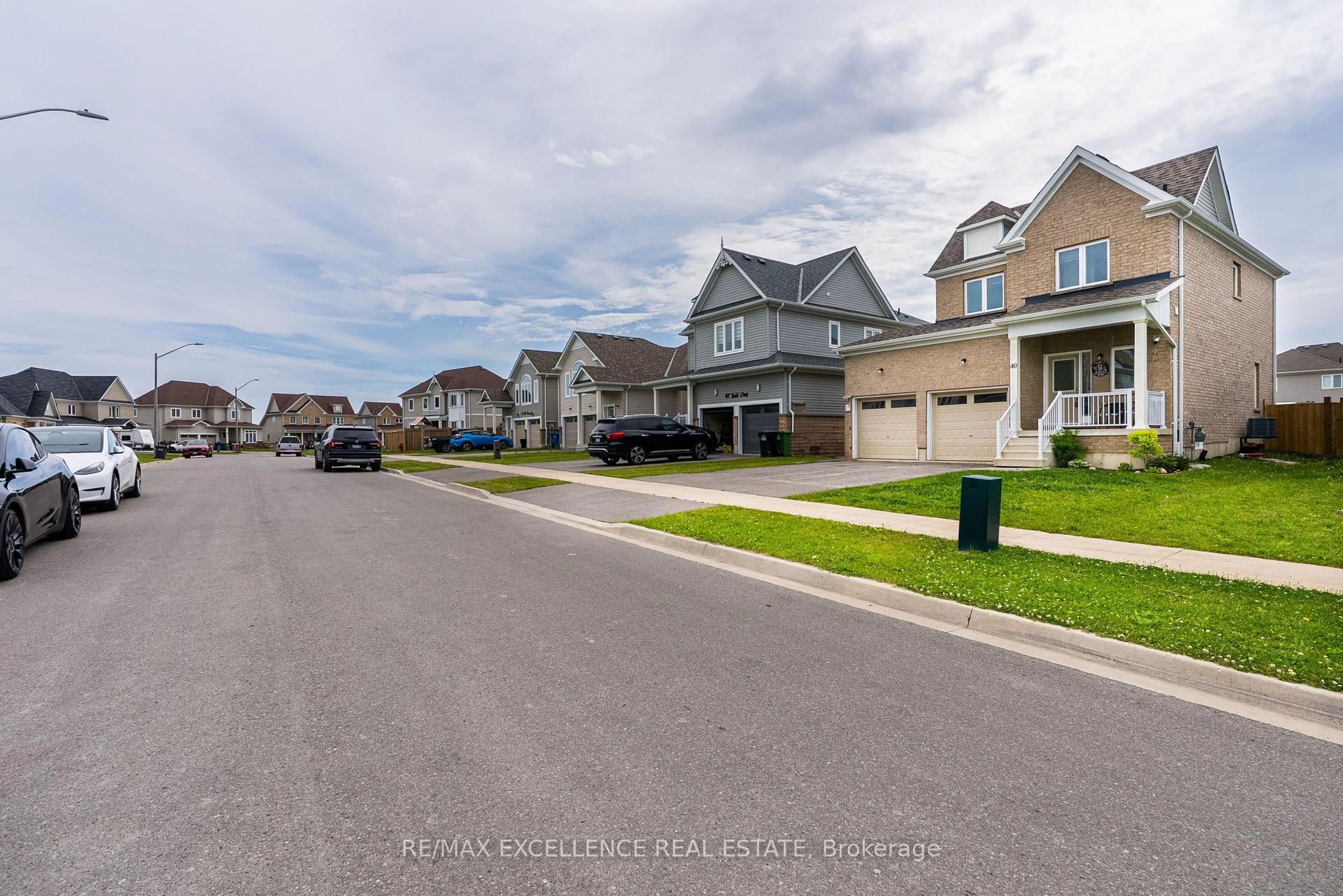 A pic from outside/outdoor area/front of a property/back of a property/a pic from drone, street for 40 Todd Cres, Southgate Ontario N0C 1B0