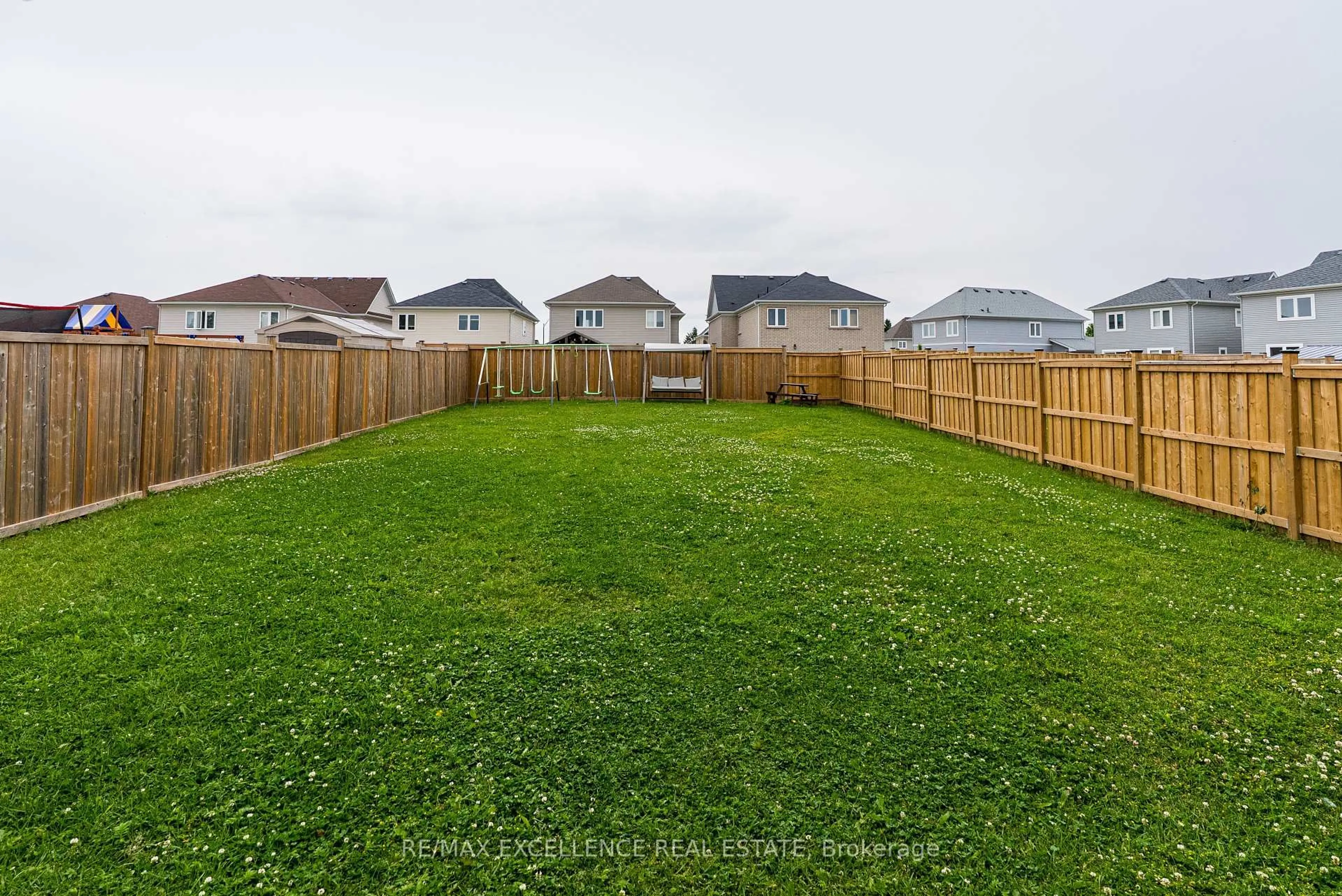 A pic from outside/outdoor area/front of a property/back of a property/a pic from drone, unknown for 40 Todd Cres, Southgate Ontario N0C 1B0