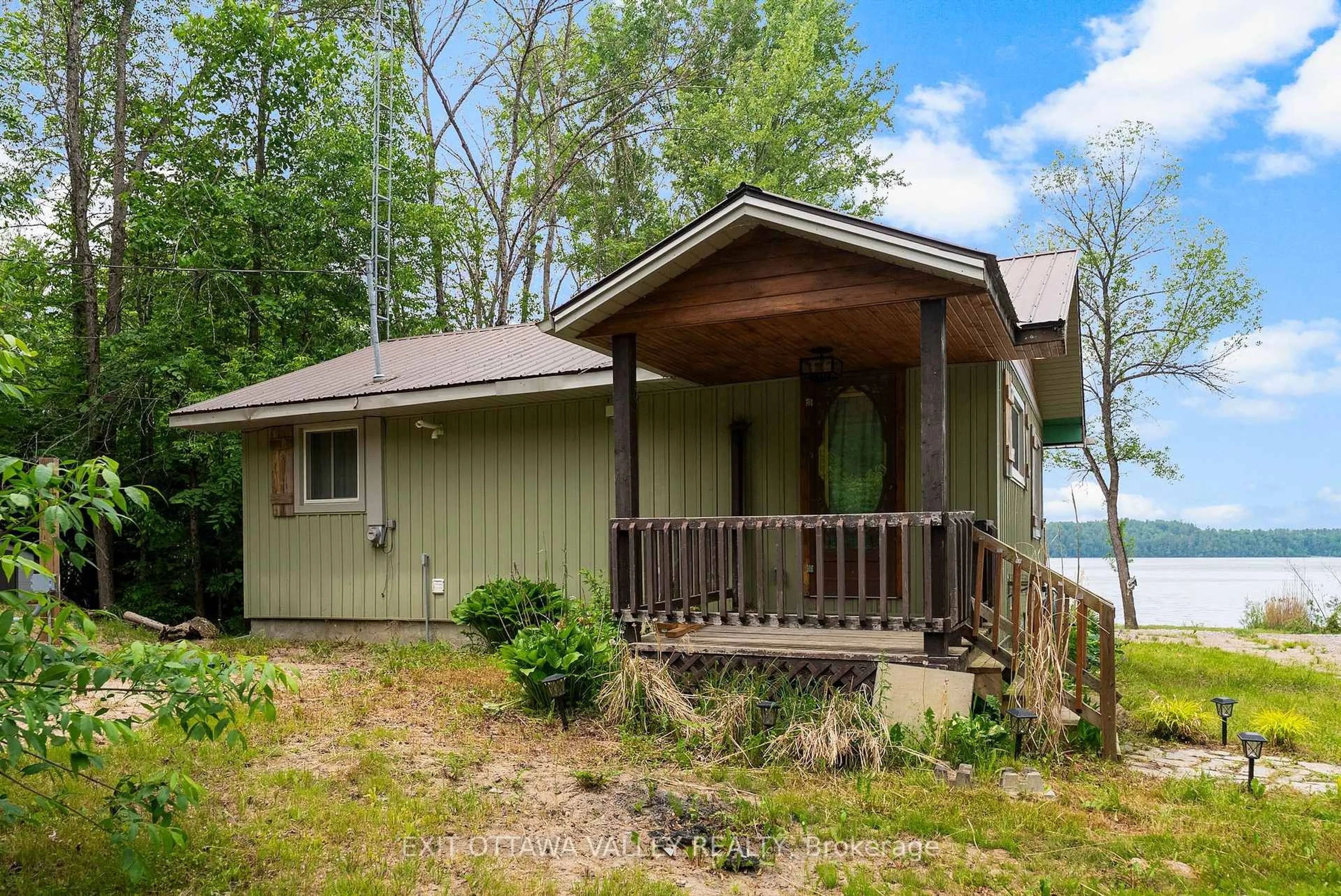 Home with vinyl exterior material, water/lake/river/ocean view for 303 Gervais Rd, Westmeath Ontario K0J 2L0