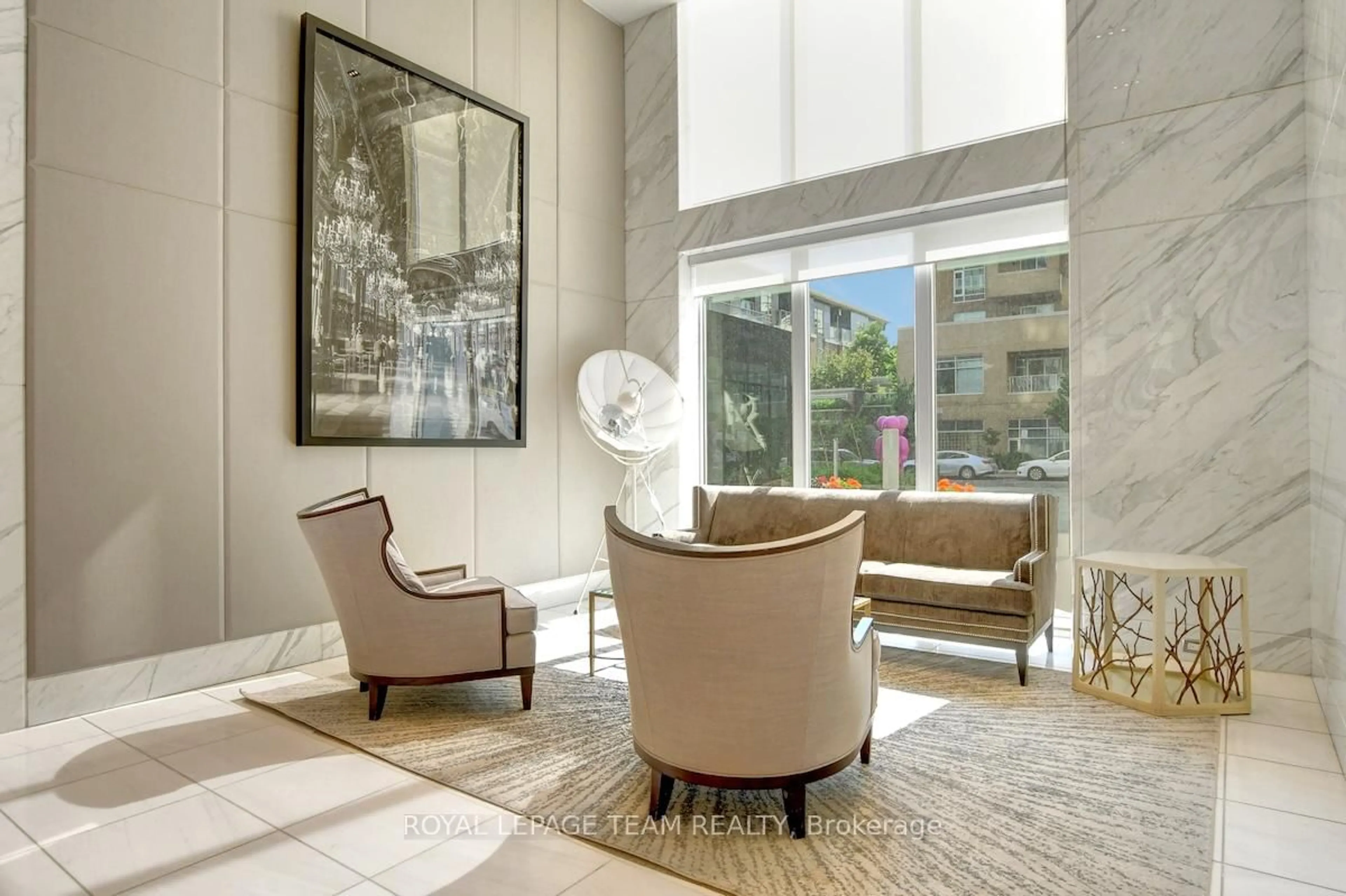 Lobby for 111 Champagne Ave #1410, Ottawa Ontario K1S 5V3