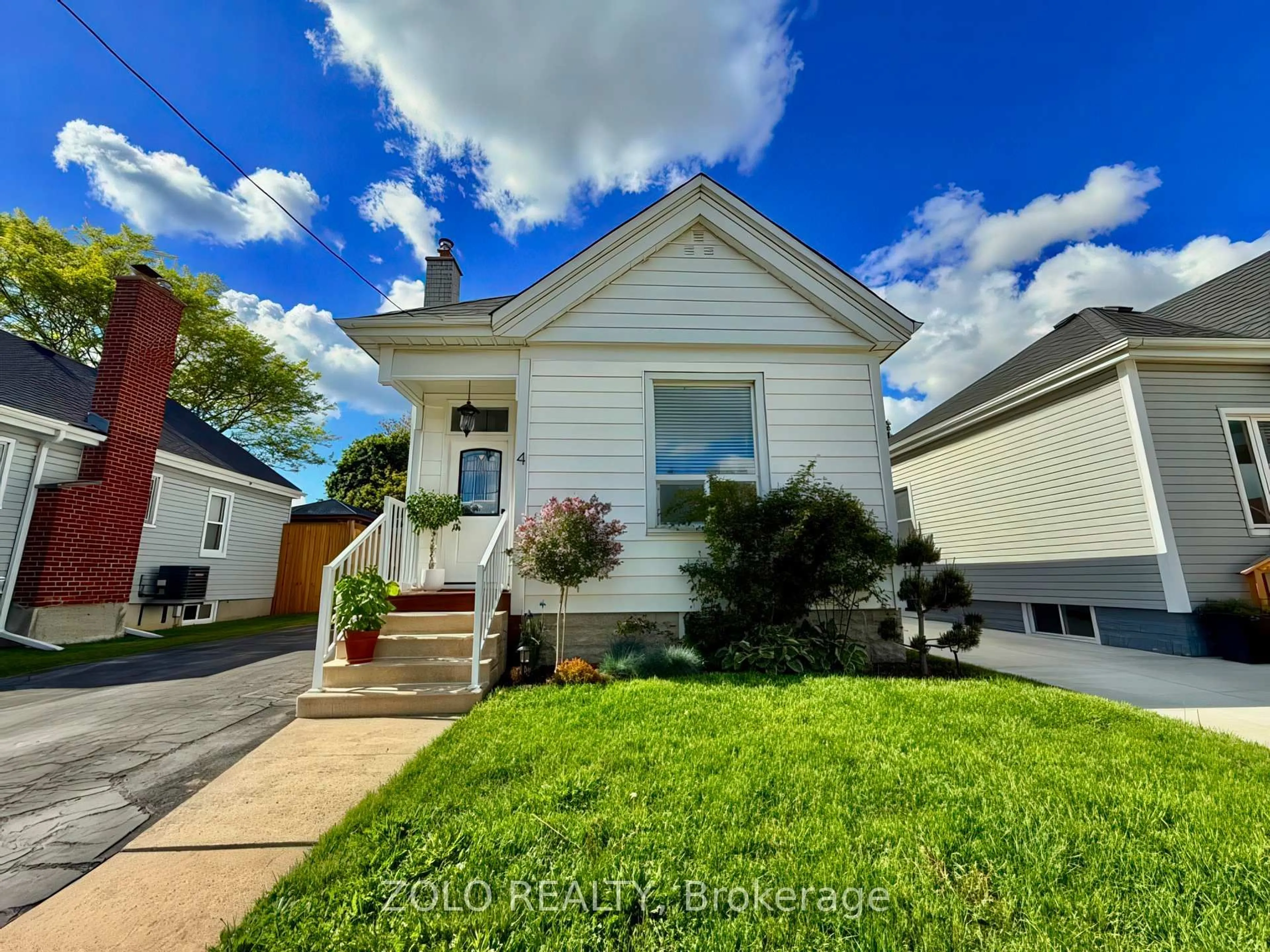 A pic from outside/outdoor area/front of a property/back of a property/a pic from drone, street for 4 Rosewood Ave, London East Ontario N5Z 1K9