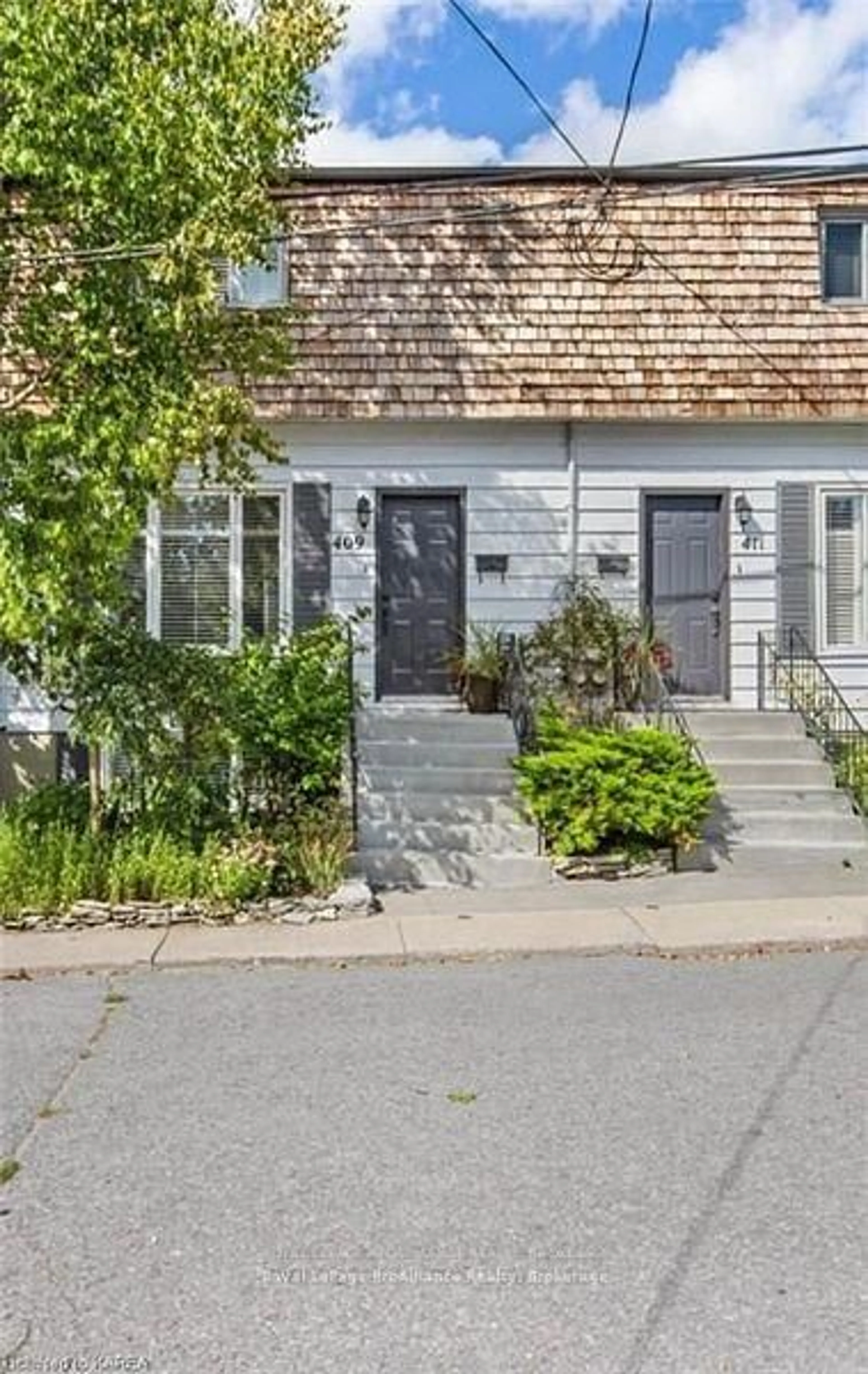 Home with vinyl exterior material, street for 409 Regent St, Kingston Ontario K7K 5P8