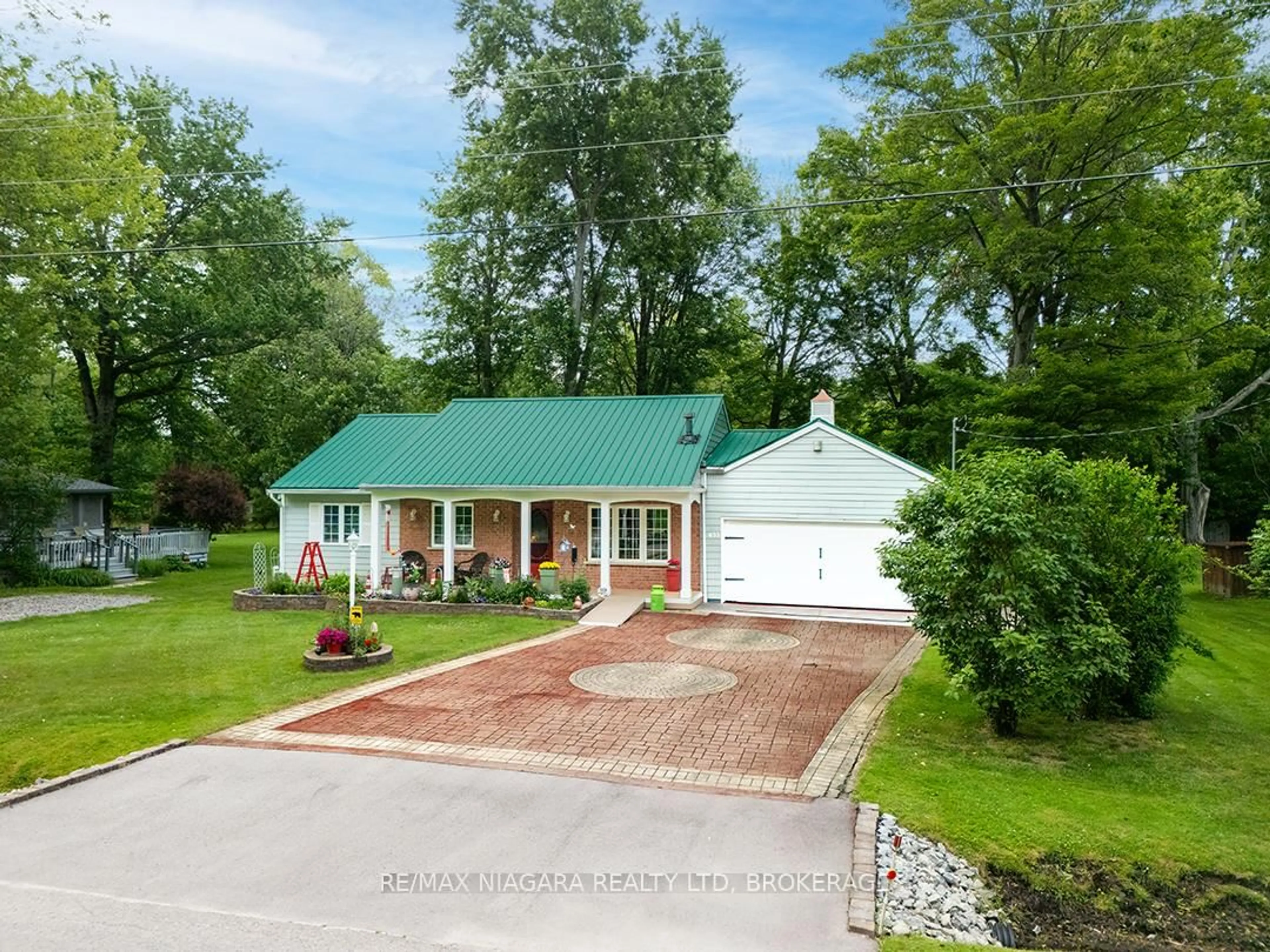 A pic from outside/outdoor area/front of a property/back of a property/a pic from drone, street for 633 Wyldewood Rd, Port Colborne Ontario L0S 1R0