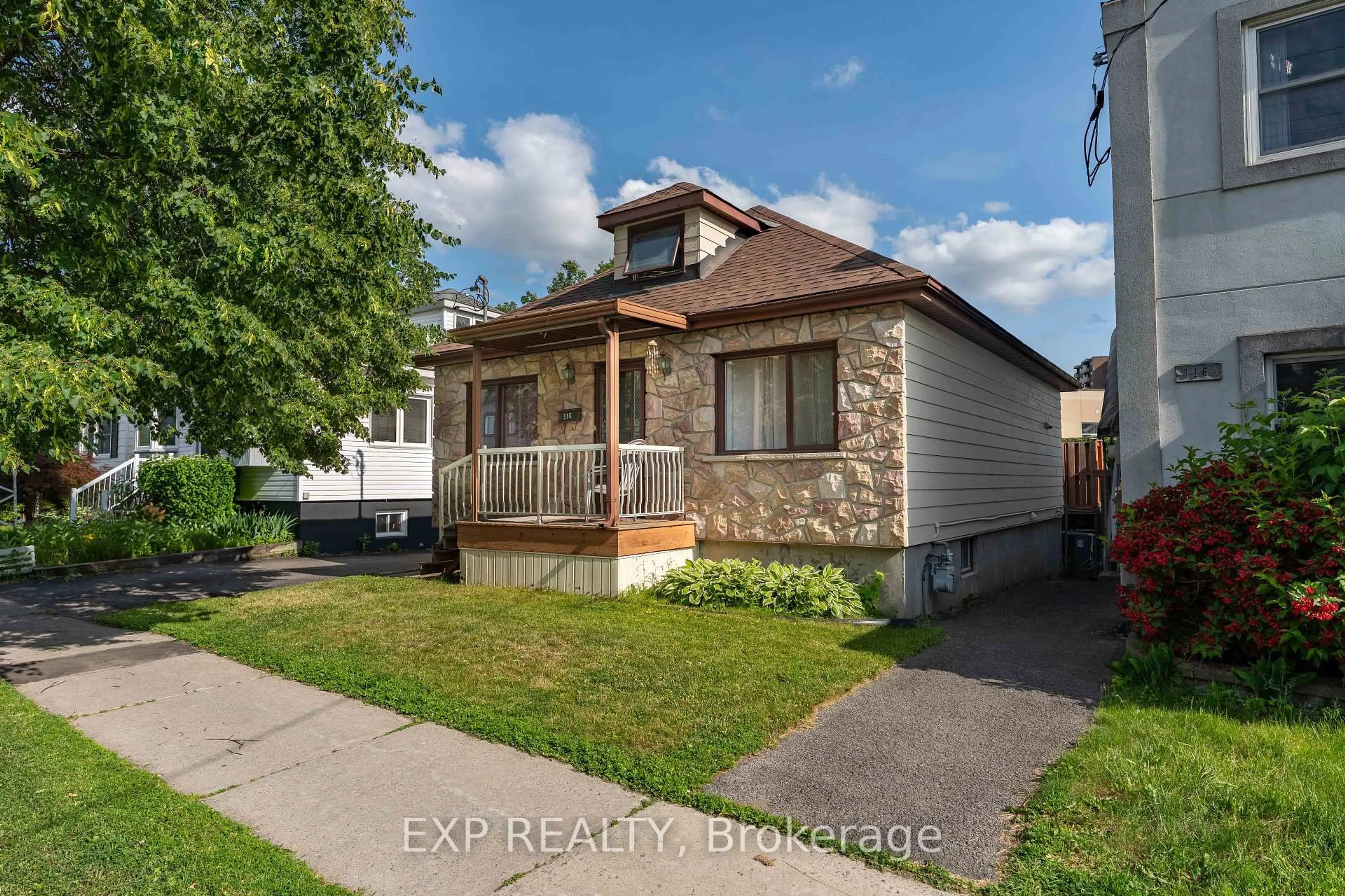 Unknown for 318 MONTFORT St, Ottawa Ontario K1L 5N4