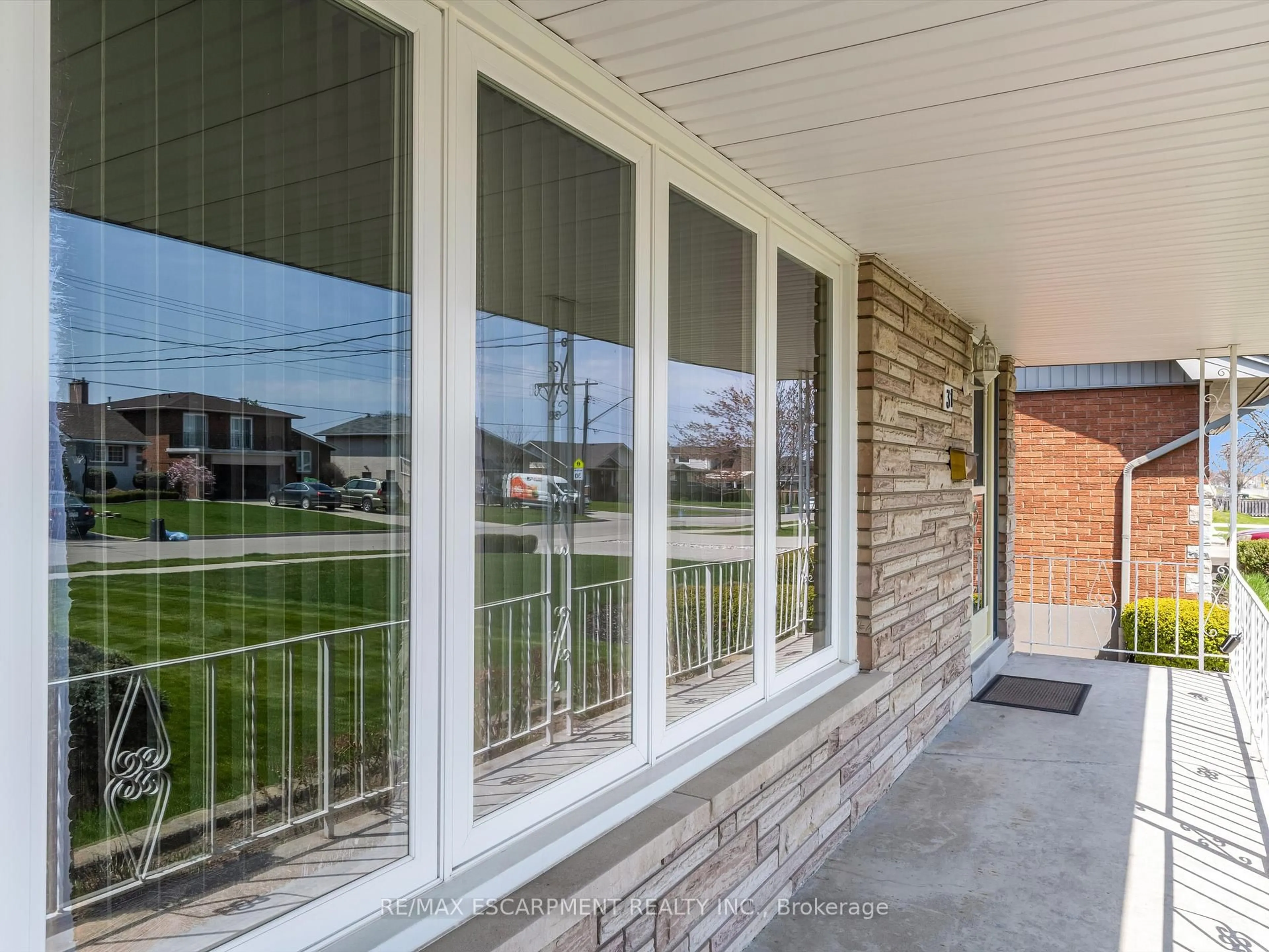 Unknown for 31 Kilbourn Ave, Hamilton Ontario L8G 3C9