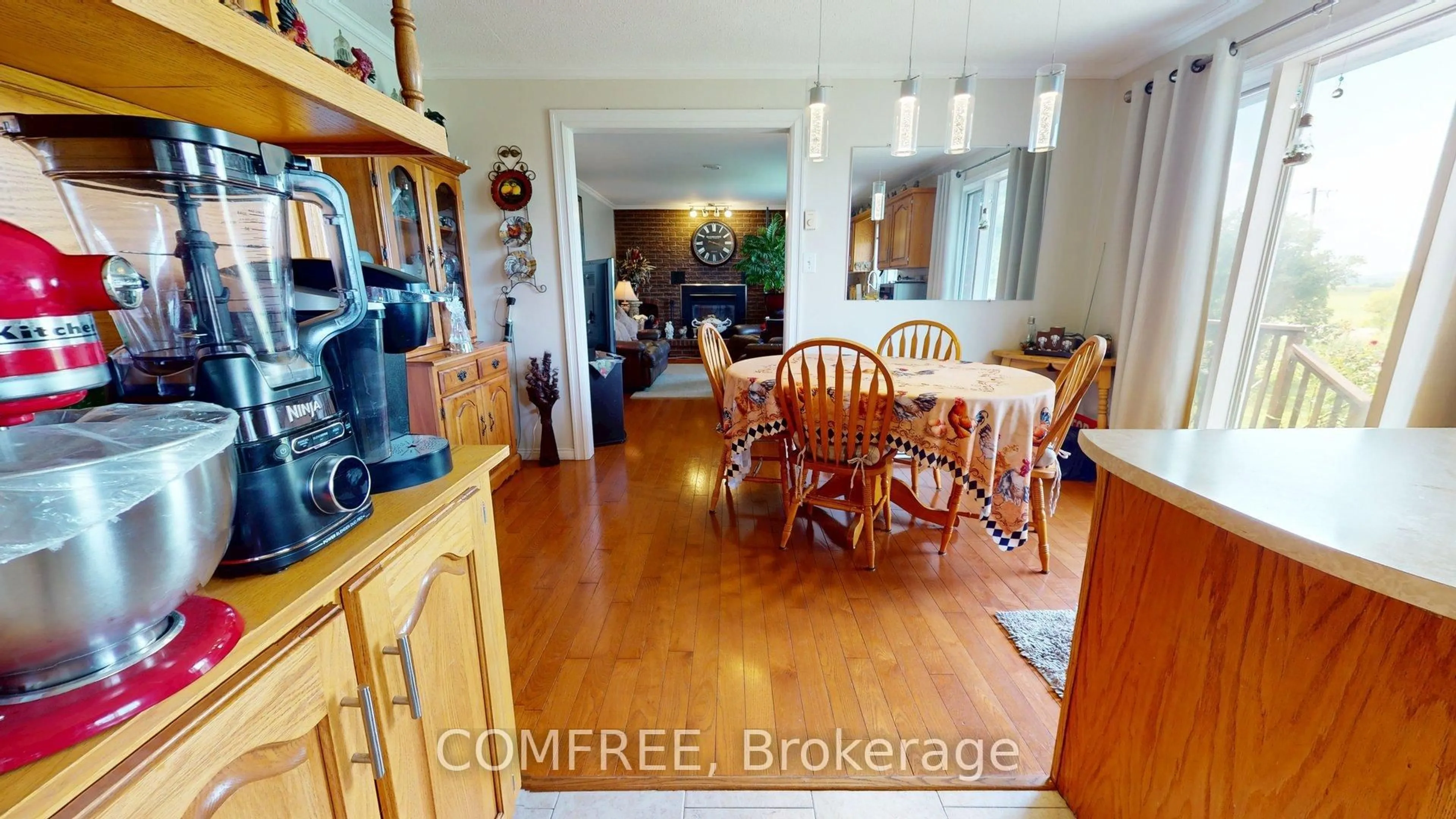 Dining room, wood/laminate floor for 2196 Concession 3 Rd, Alfred and Plantagenet Ontario K0B 1A0