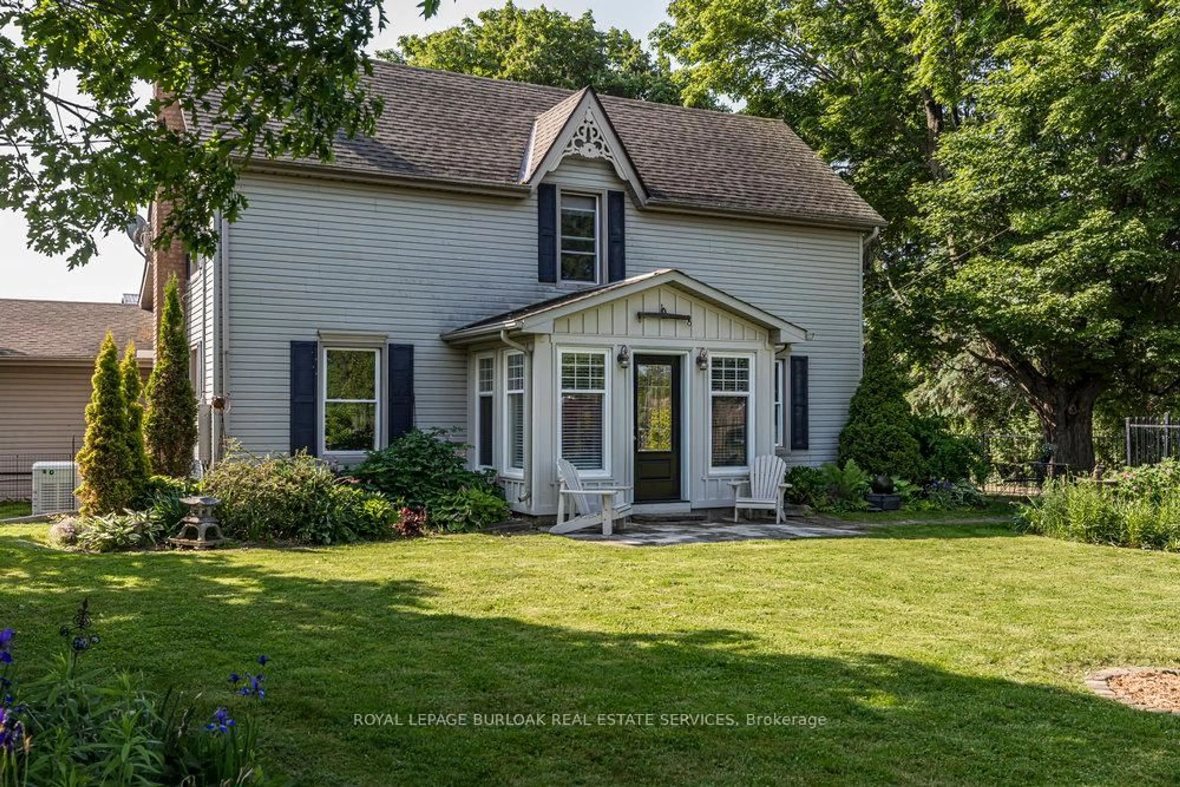 Home with vinyl exterior material, street for 516 Concession 7 Rd, Hamilton Ontario L8B 1T6