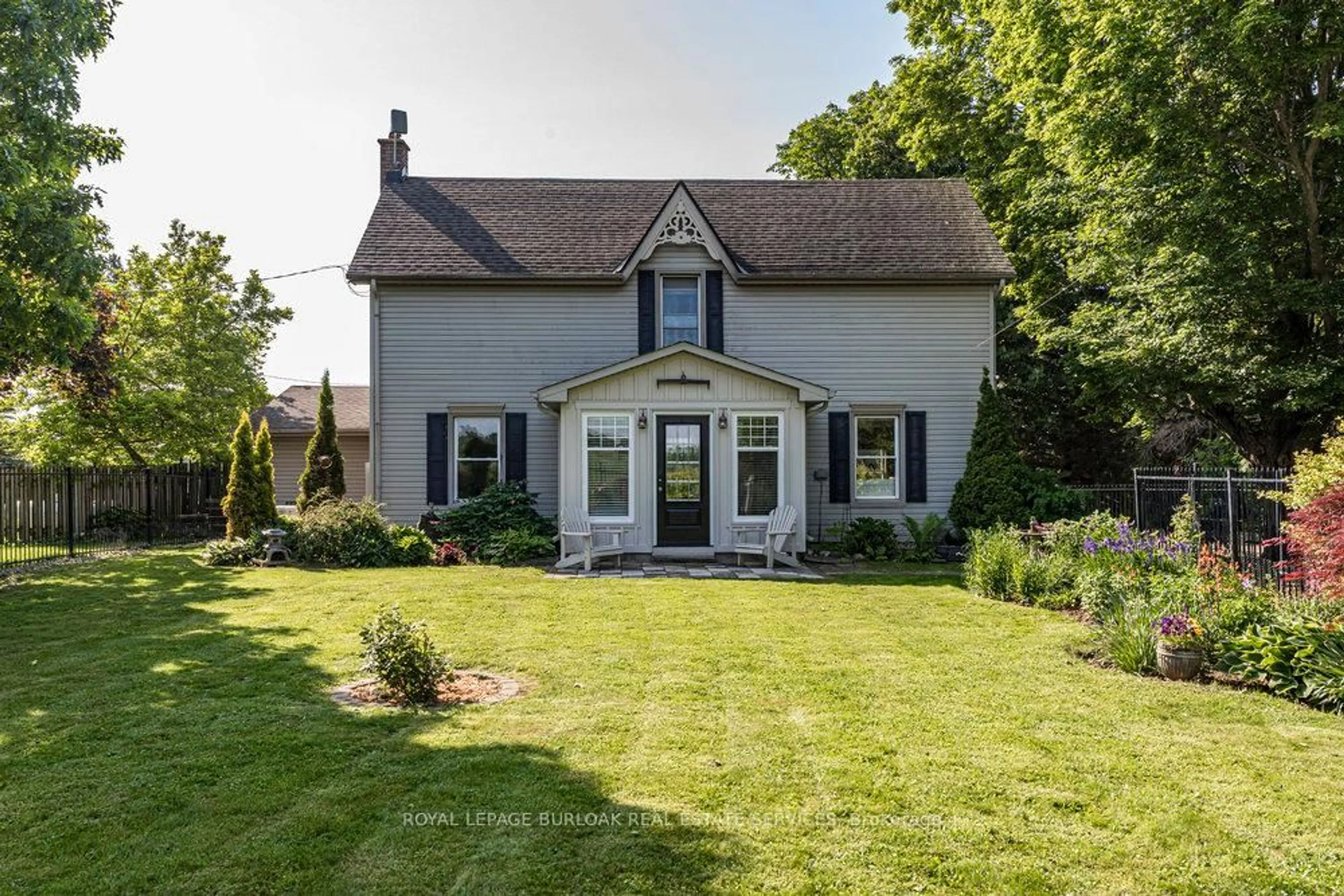 Home with vinyl exterior material, street for 516 Concession 7 Rd, Hamilton Ontario L8B 1T6
