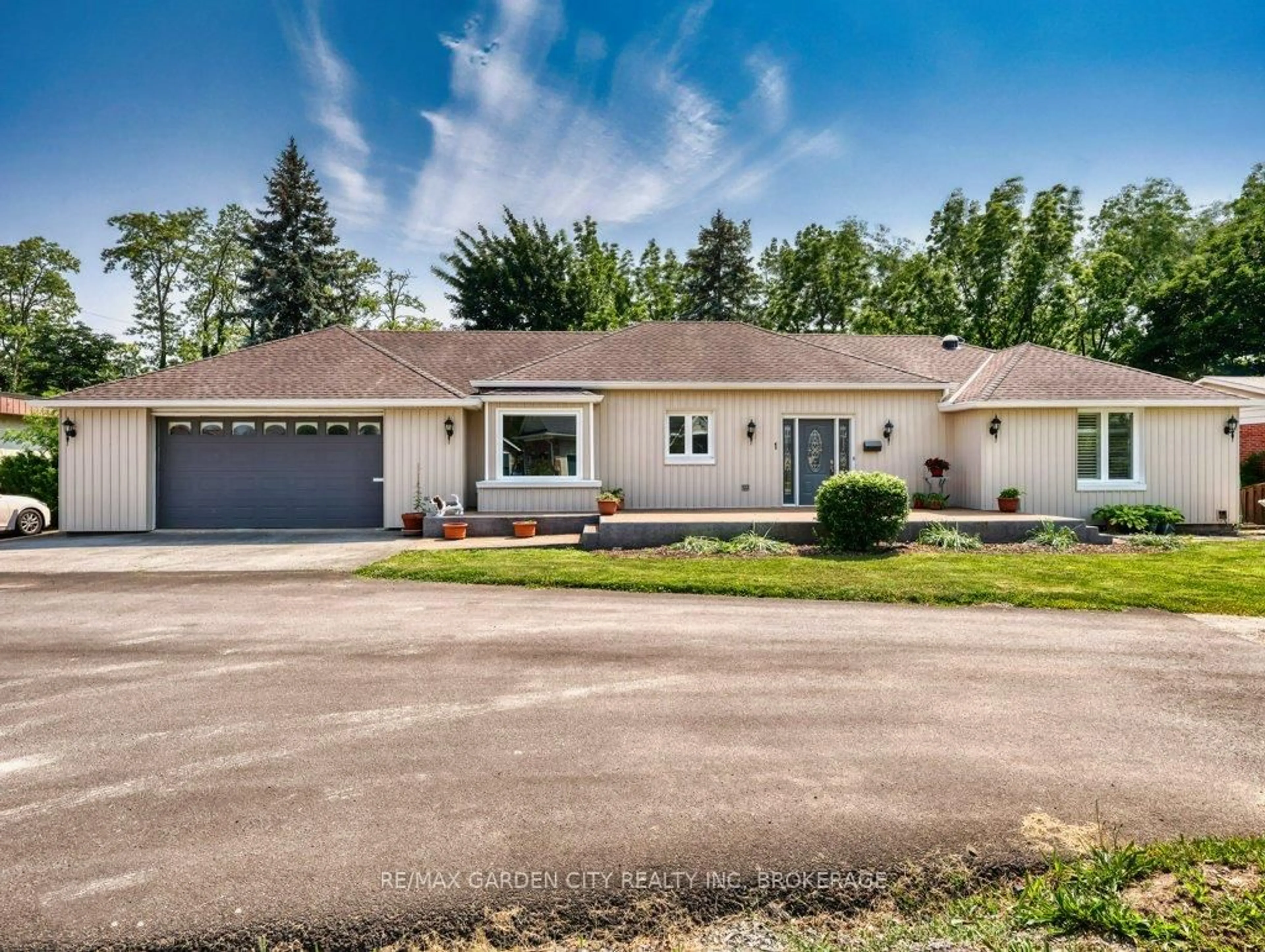 Unknown for 1 Sparkes St, St. Catharines Ontario L2N 4E1