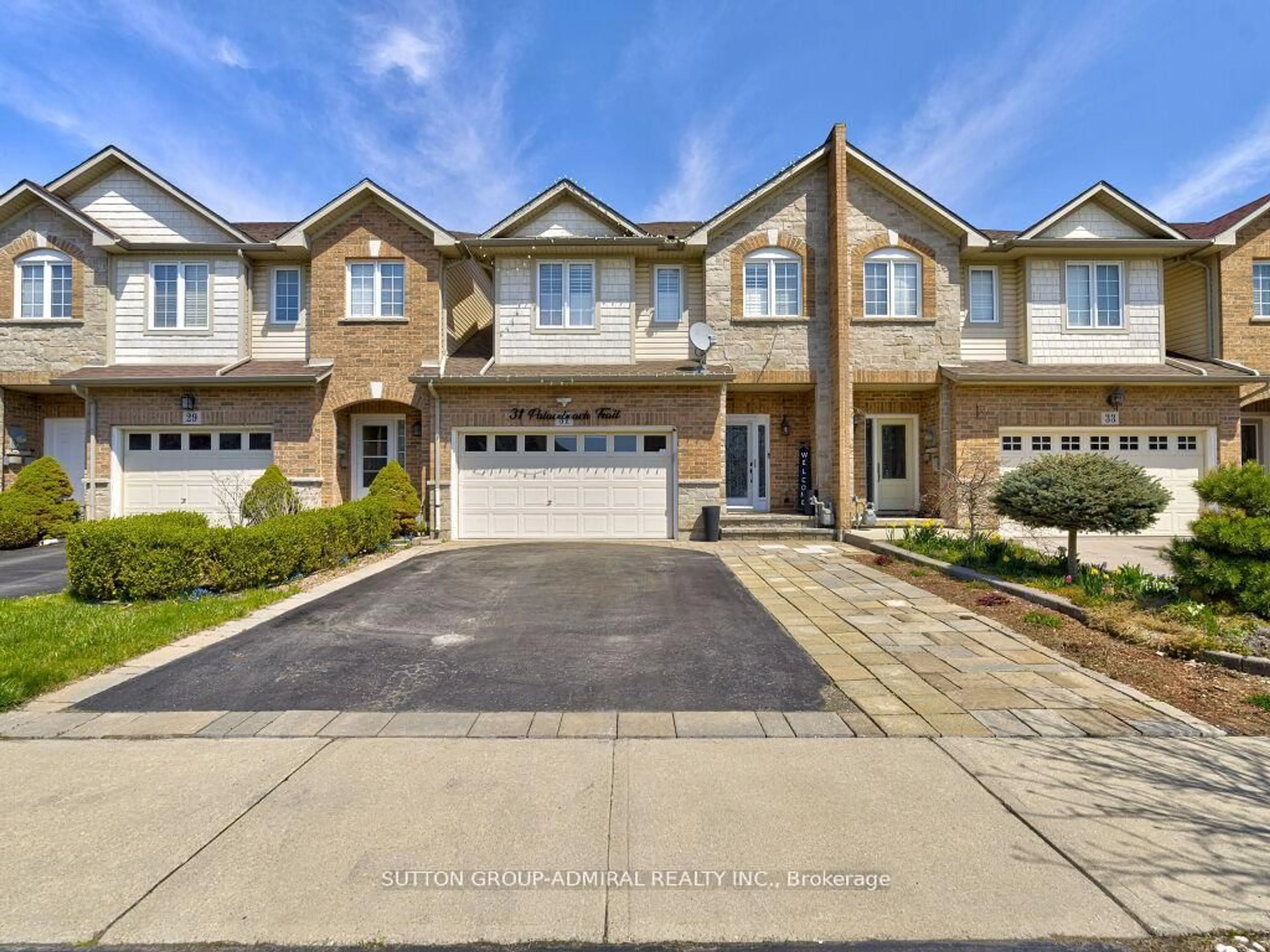 A pic from outside/outdoor area/front of a property/back of a property/a pic from drone, street for 31 Palacebeach Tr, Hamilton Ontario L8E 0B9
