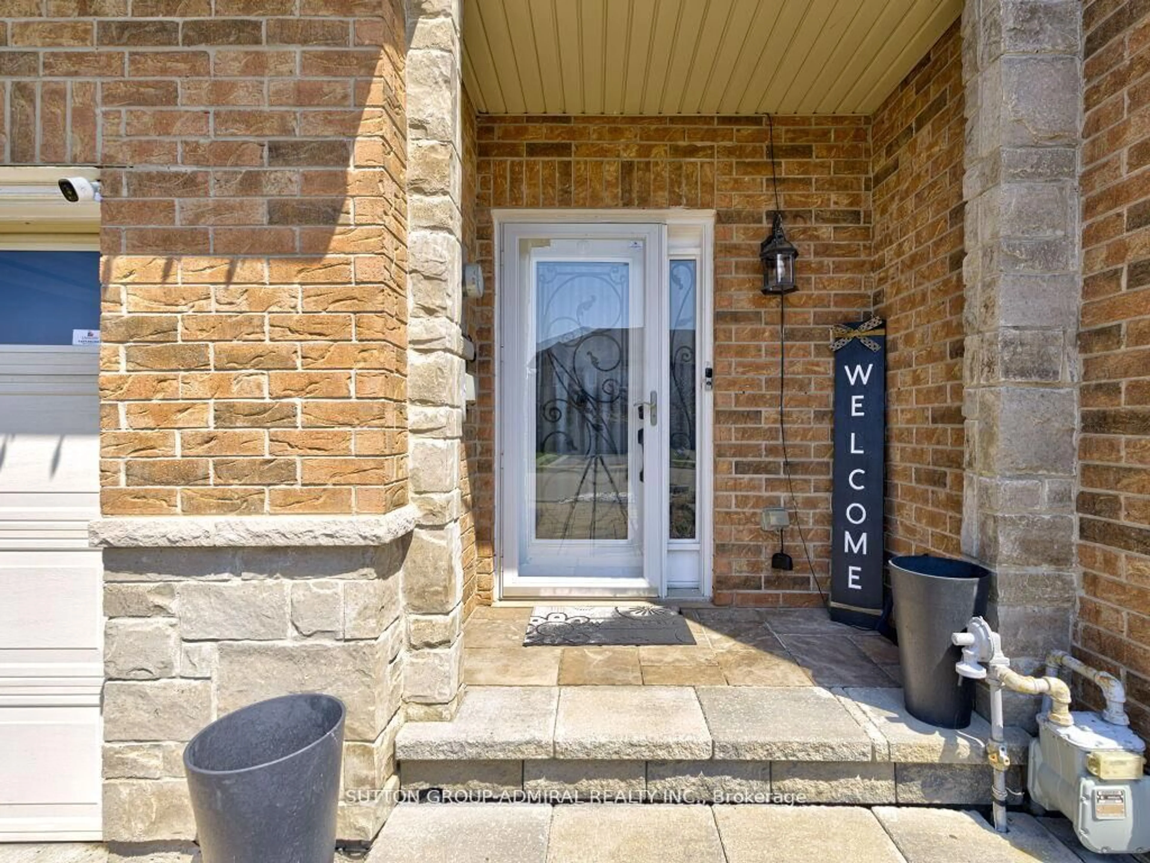 Indoor entryway for 31 Palacebeach Tr, Hamilton Ontario L8E 0B9
