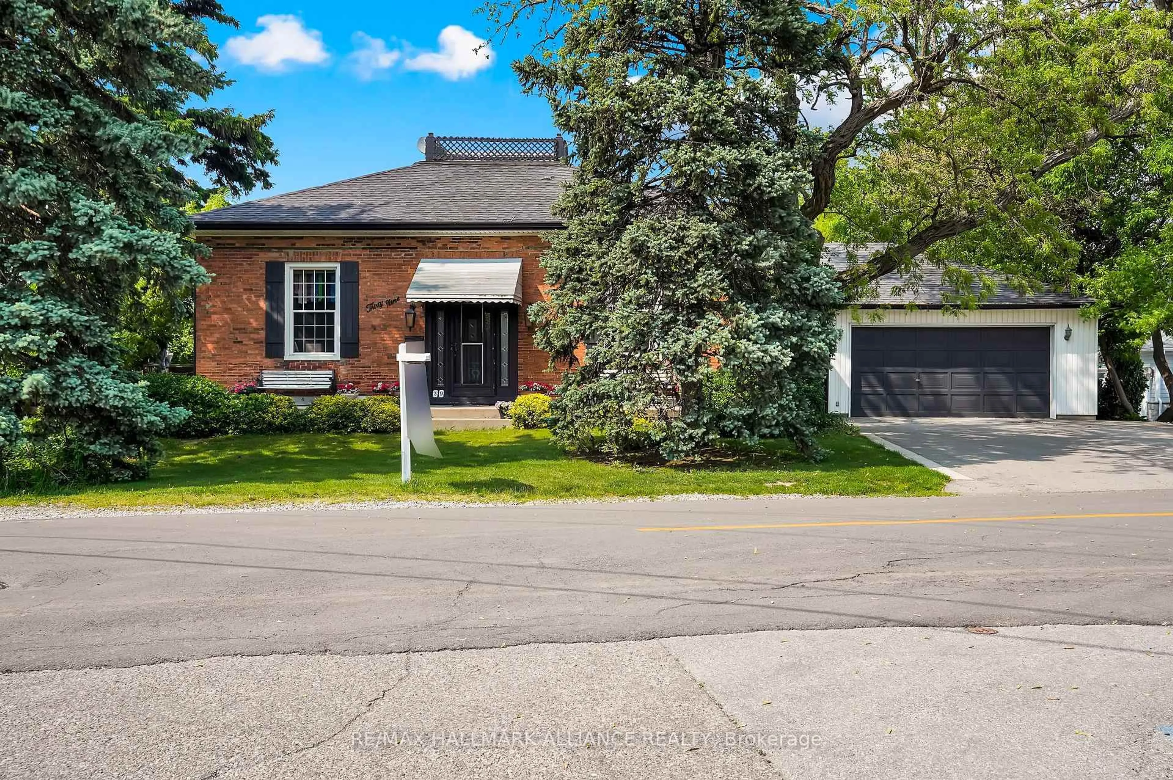 Home with brick exterior material, street for 39 Lakeview Dr, Hamilton Ontario L8E 4X2