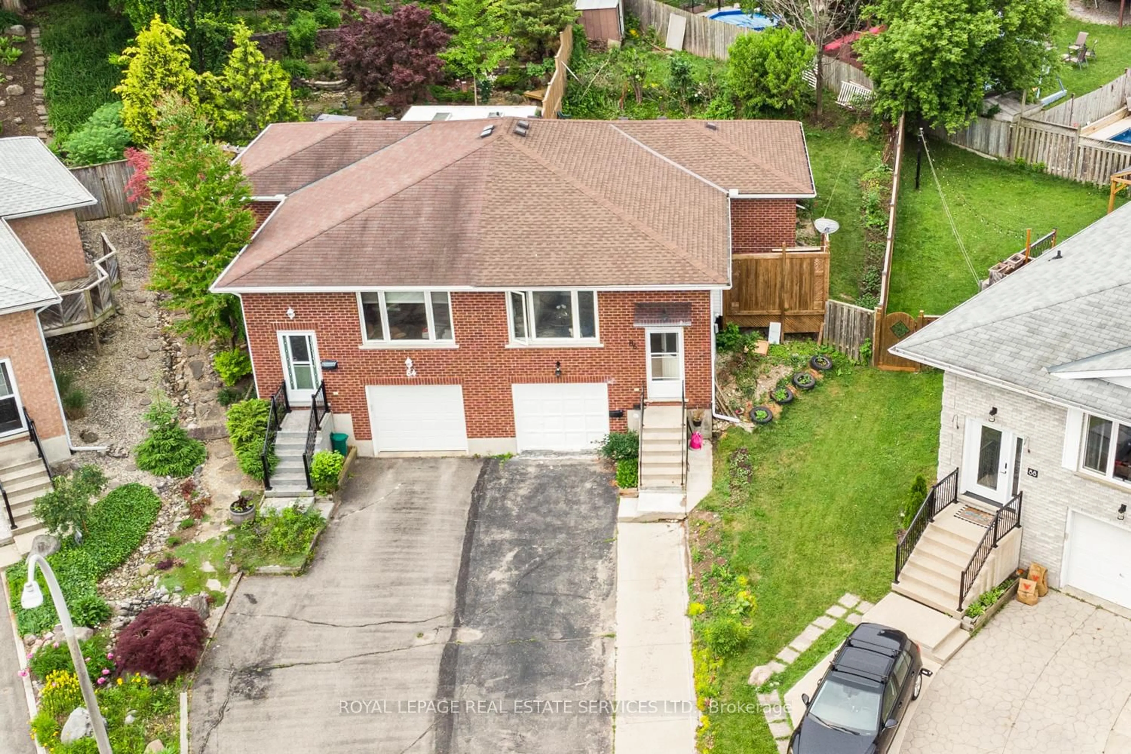 A pic from outside/outdoor area/front of a property/back of a property/a pic from drone, street for 86 Old Huron Crt, Kitchener Ontario N2R 1L7