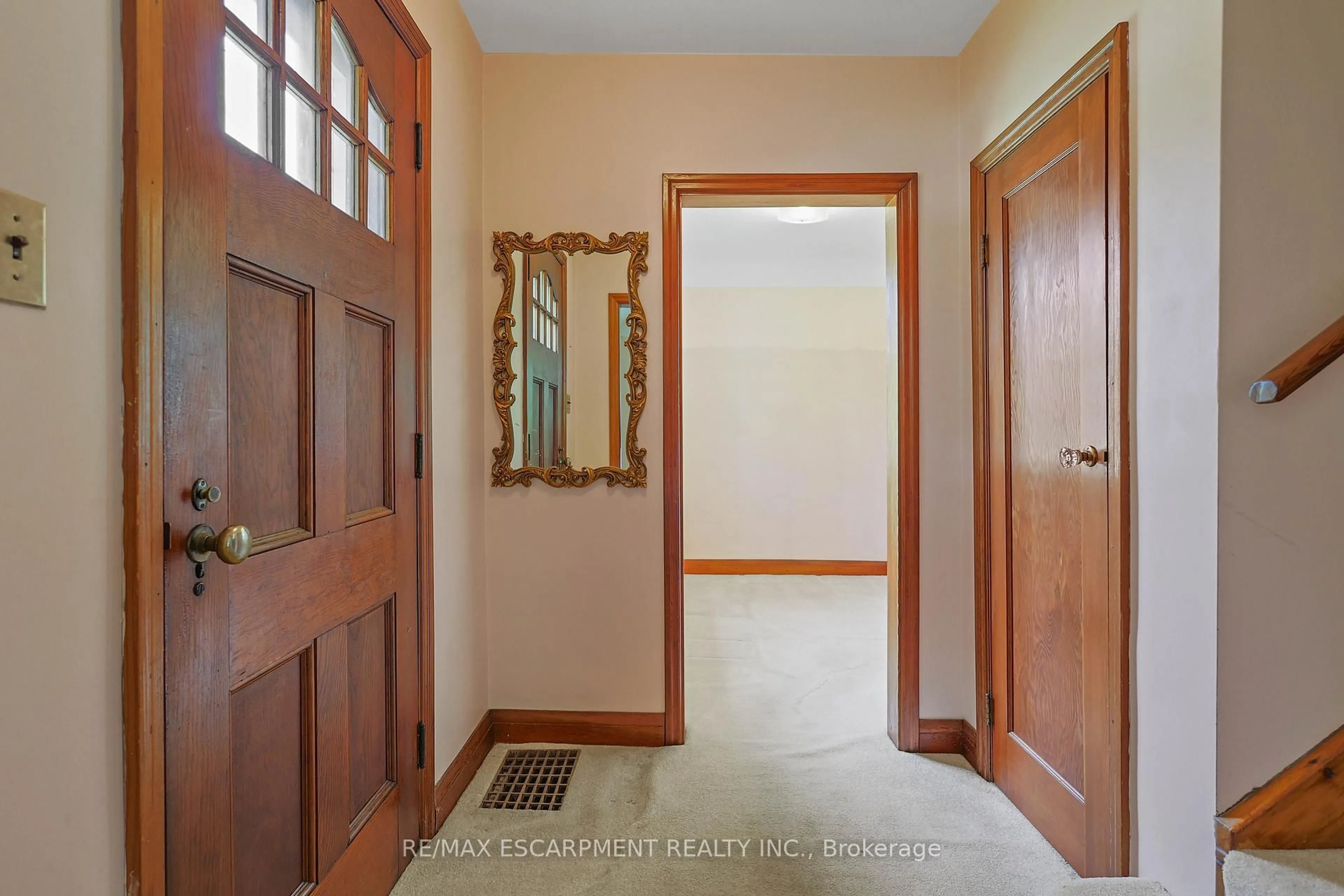Indoor entryway for 668 Harvest Rd, Hamilton Ontario L9H 5K4