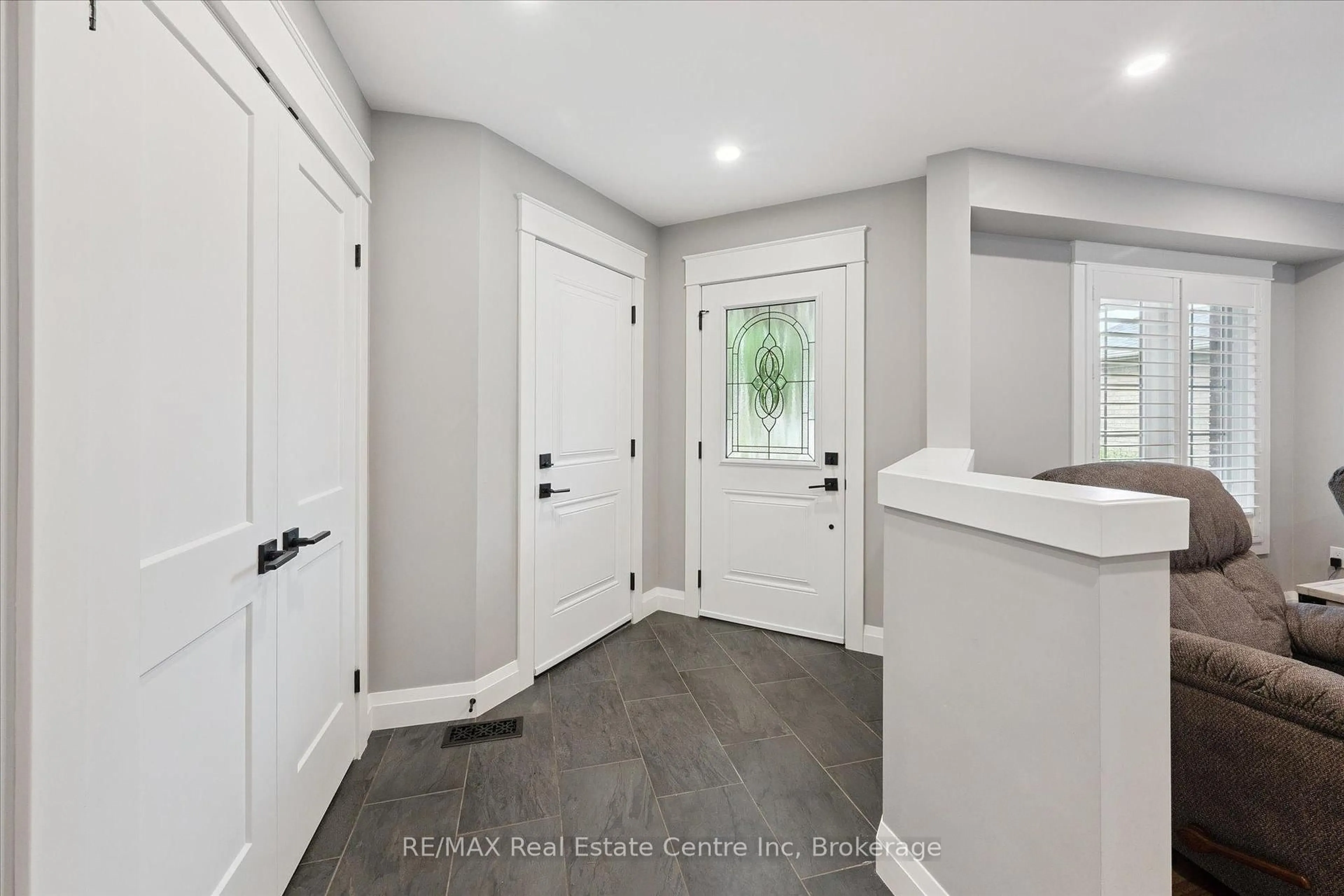 Indoor entryway for 232 FARLEY Dr, Guelph Ontario N1L 1N2