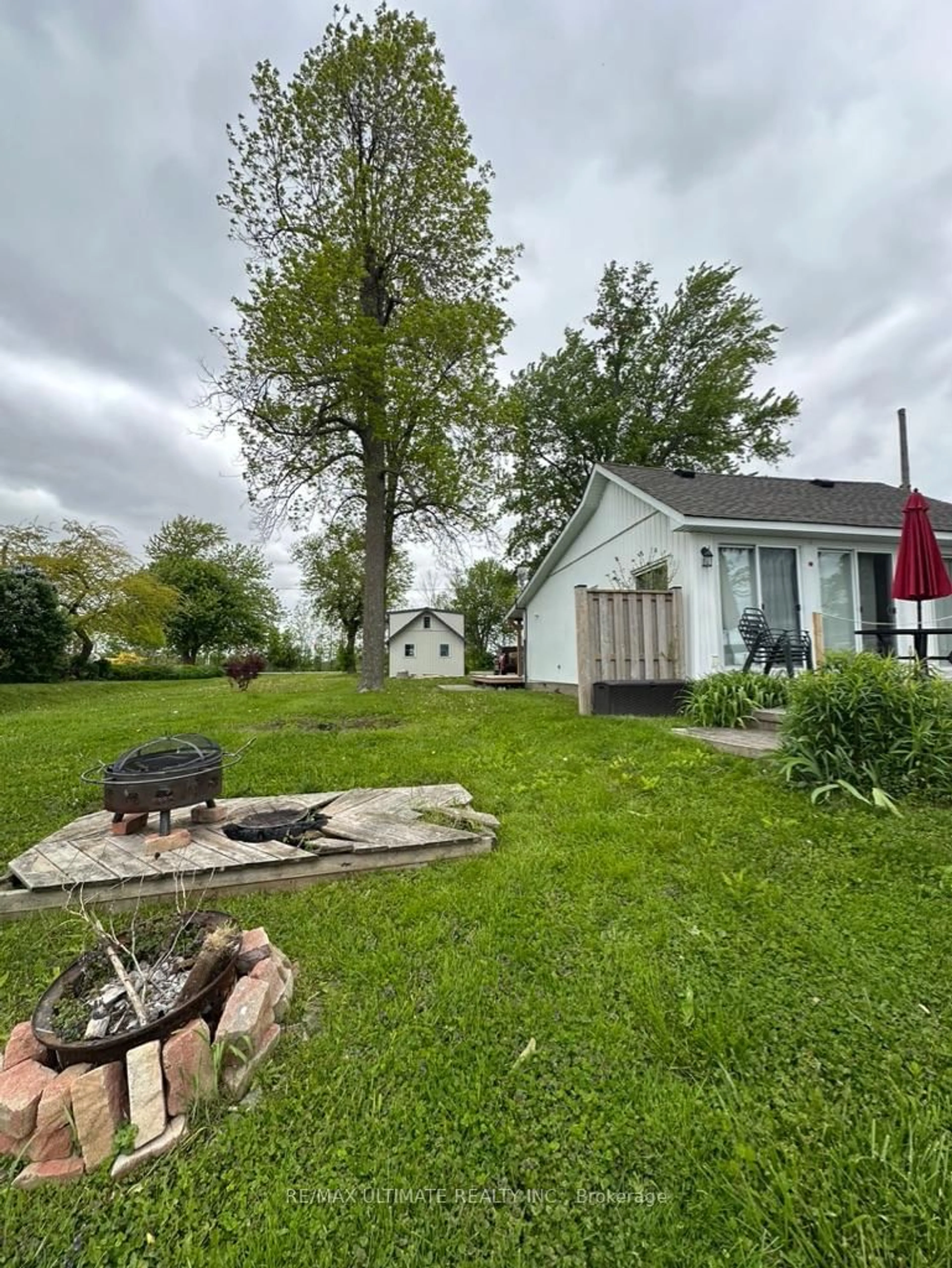 A pic from outside/outdoor area/front of a property/back of a property/a pic from drone, unknown for 456 South Coast Dr, Haldimand Ontario N0A 1L0